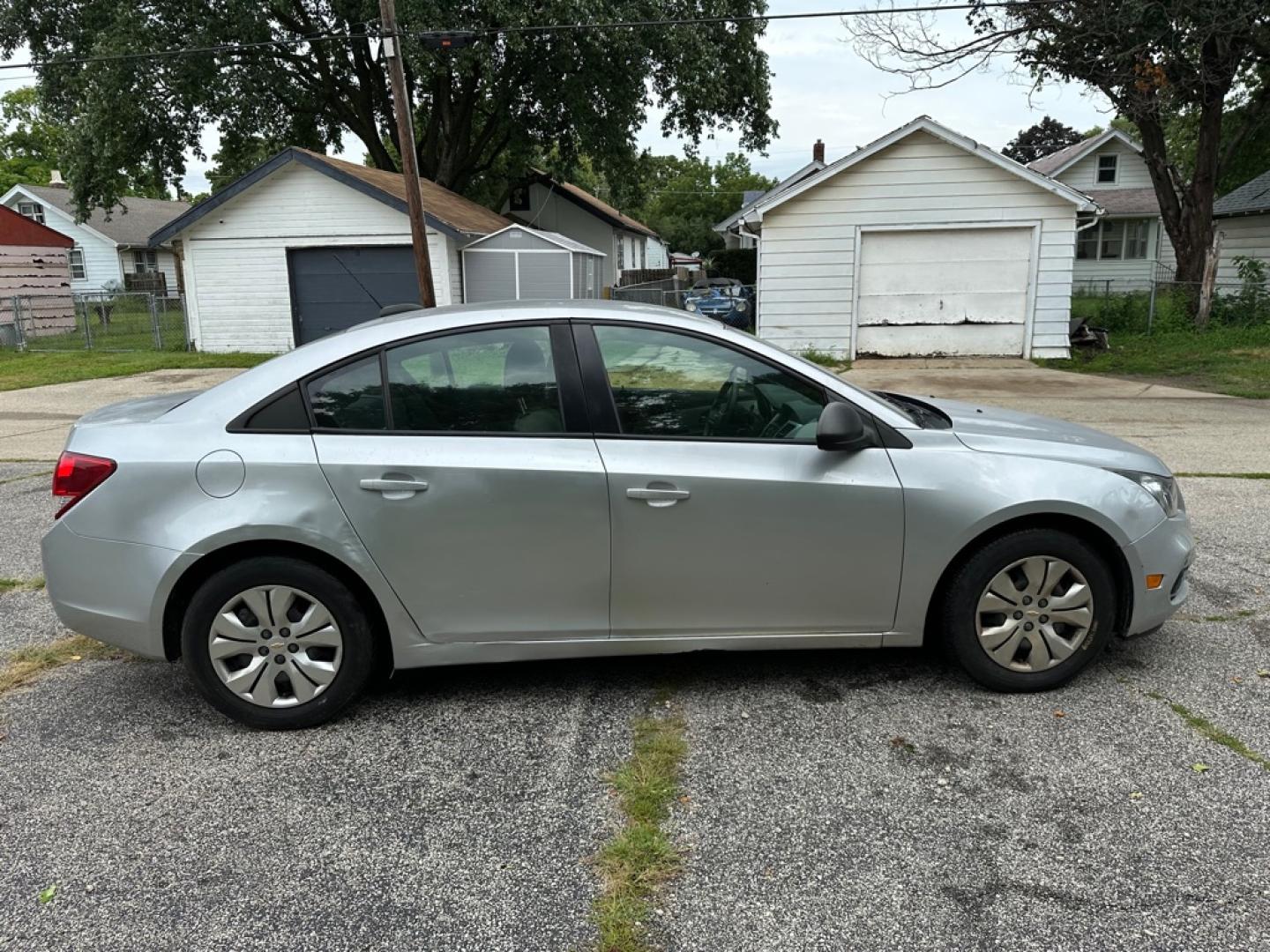 2016 SILVER CHEVROLET CRUZE LIMITED LS (1G1PC5SH2G7) with an 1.8L engine, Automatic transmission, located at 1708 Broadway, Rockford, IL, 61104, (815) 397-5010, 42.252522, -89.069359- Photo#3