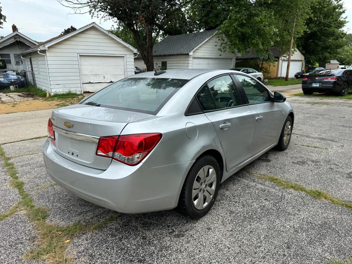 2016 SILVER CHEVROLET CRUZE LIMITED LS (1G1PC5SH2G7) with an 1.8L engine, Automatic transmission, located at 1708 Broadway, Rockford, IL, 61104, (815) 397-5010, 42.252522, -89.069359- Photo#4