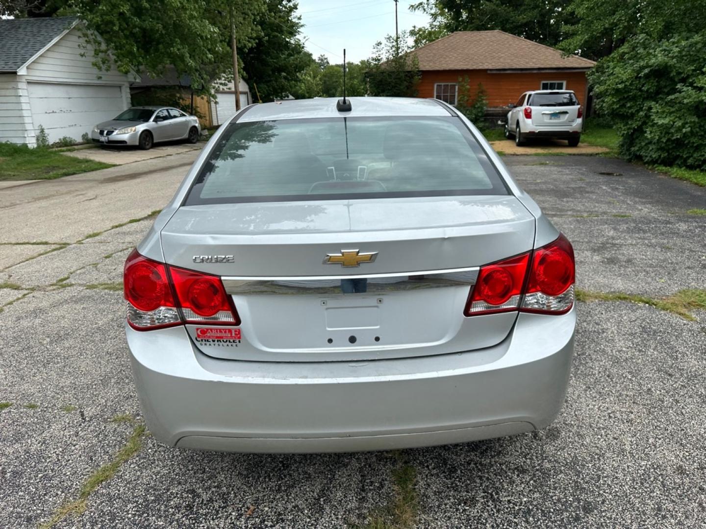 2016 SILVER CHEVROLET CRUZE LIMITED LS (1G1PC5SH2G7) with an 1.8L engine, Automatic transmission, located at 1708 Broadway, Rockford, IL, 61104, (815) 397-5010, 42.252522, -89.069359- Photo#5