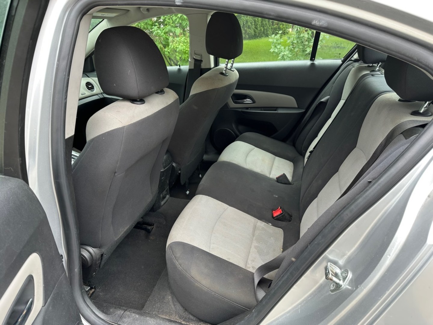 2016 SILVER CHEVROLET CRUZE LIMITED LS (1G1PC5SH2G7) with an 1.8L engine, Automatic transmission, located at 1708 Broadway, Rockford, IL, 61104, (815) 397-5010, 42.252522, -89.069359- Photo#7