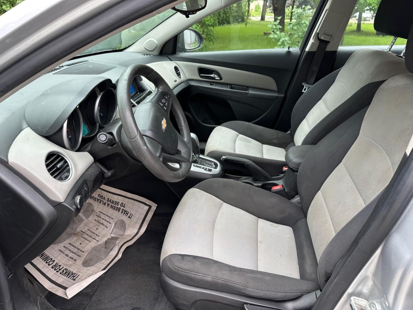 2016 SILVER CHEVROLET CRUZE LIMITED LS (1G1PC5SH2G7) with an 1.8L engine, Automatic transmission, located at 1708 Broadway, Rockford, IL, 61104, (815) 397-5010, 42.252522, -89.069359- Photo#9