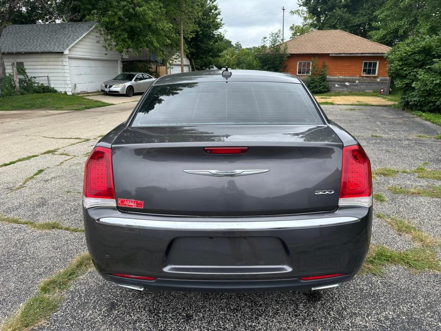 2015 GRAY CHRYSLER 300 LIMITED (2C3CCAAG8FH) with an 3.6L engine, Automatic transmission, located at 1708 Broadway, Rockford, IL, 61104, (815) 397-5010, 42.252522, -89.069359 - Photo#5