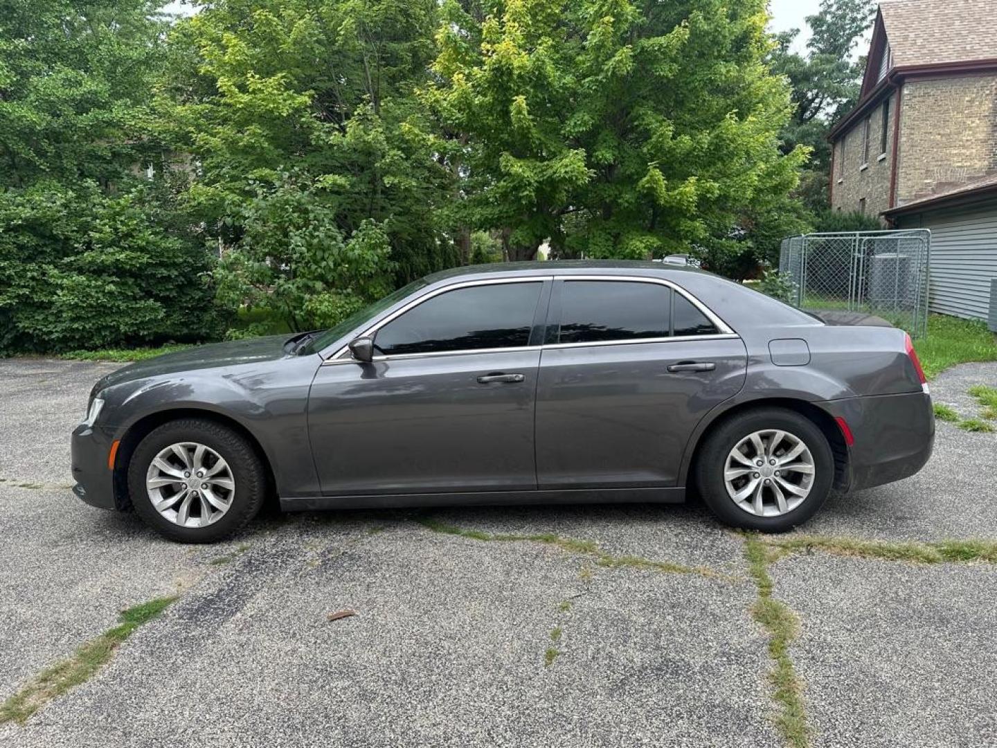 2015 GRAY CHRYSLER 300 LIMITED (2C3CCAAG8FH) with an 3.6L engine, Automatic transmission, located at 1708 Broadway, Rockford, IL, 61104, (815) 397-5010, 42.252522, -89.069359 - Photo#7