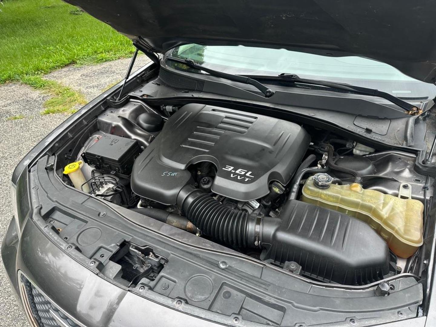 2015 GRAY CHRYSLER 300 LIMITED (2C3CCAAG8FH) with an 3.6L engine, Automatic transmission, located at 1708 Broadway, Rockford, IL, 61104, (815) 397-5010, 42.252522, -89.069359 - Photo#17