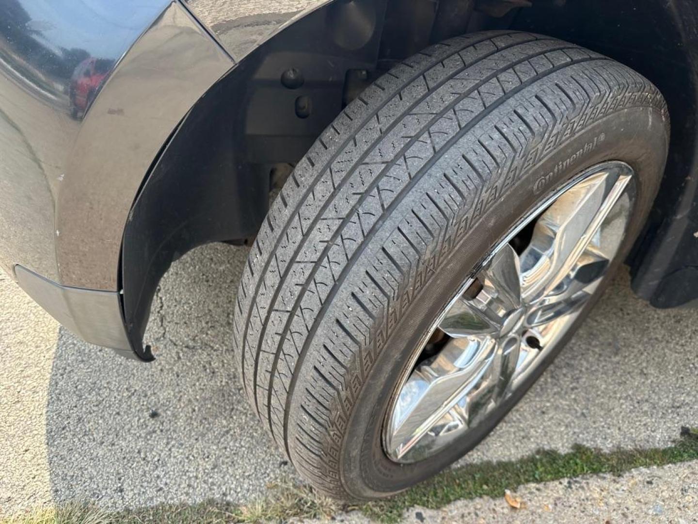 2012 BLACK FORD EDGE SEL (2FMDK4JC1CB) with an 3.5L engine, Automatic transmission, located at 1708 Broadway, Rockford, IL, 61104, (815) 397-5010, 42.252522, -89.069359 - Photo#16