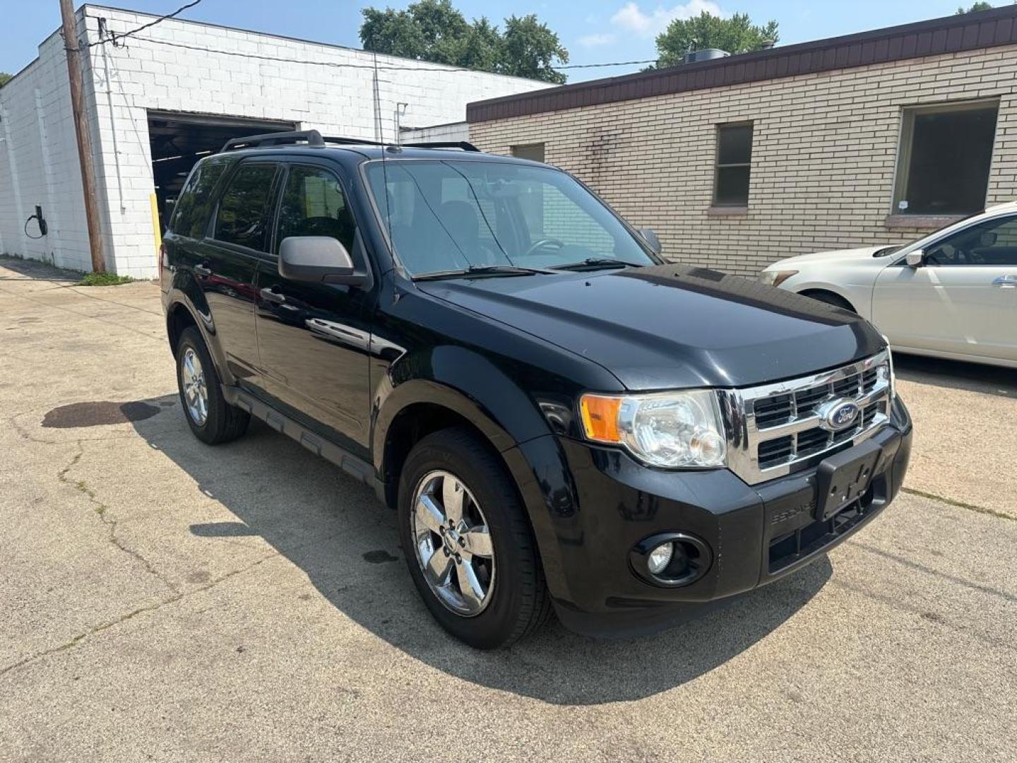 2010 BLACK FORD ESCAPE XLT (1FMCU0DG3AK) with an 3.0L engine, Automatic transmission, located at 1708 Broadway, Rockford, IL, 61104, (815) 397-5010, 42.252522, -89.069359 - Photo#2