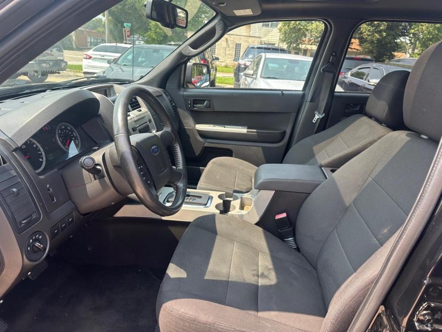 2010 BLACK FORD ESCAPE XLT (1FMCU0DG3AK) with an 3.0L engine, Automatic transmission, located at 1708 Broadway, Rockford, IL, 61104, (815) 397-5010, 42.252522, -89.069359 - Photo#11