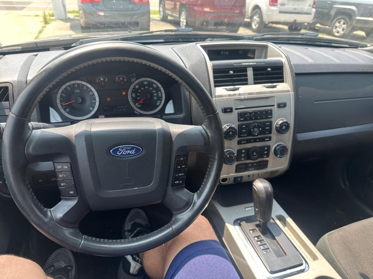 2010 BLACK FORD ESCAPE XLT (1FMCU0DG3AK) with an 3.0L engine, Automatic transmission, located at 1708 Broadway, Rockford, IL, 61104, (815) 397-5010, 42.252522, -89.069359 - Photo#13
