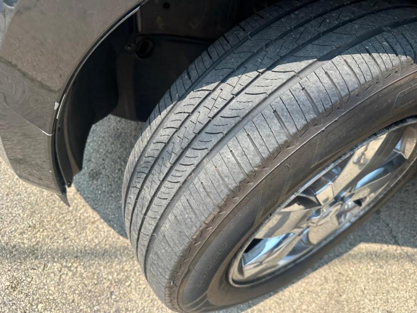2010 BLACK FORD ESCAPE XLT (1FMCU0DG3AK) with an 3.0L engine, Automatic transmission, located at 1708 Broadway, Rockford, IL, 61104, (815) 397-5010, 42.252522, -89.069359 - Photo#17