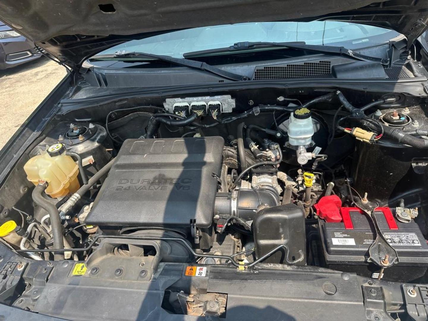 2010 BLACK FORD ESCAPE XLT (1FMCU0DG3AK) with an 3.0L engine, Automatic transmission, located at 1708 Broadway, Rockford, IL, 61104, (815) 397-5010, 42.252522, -89.069359 - Photo#18