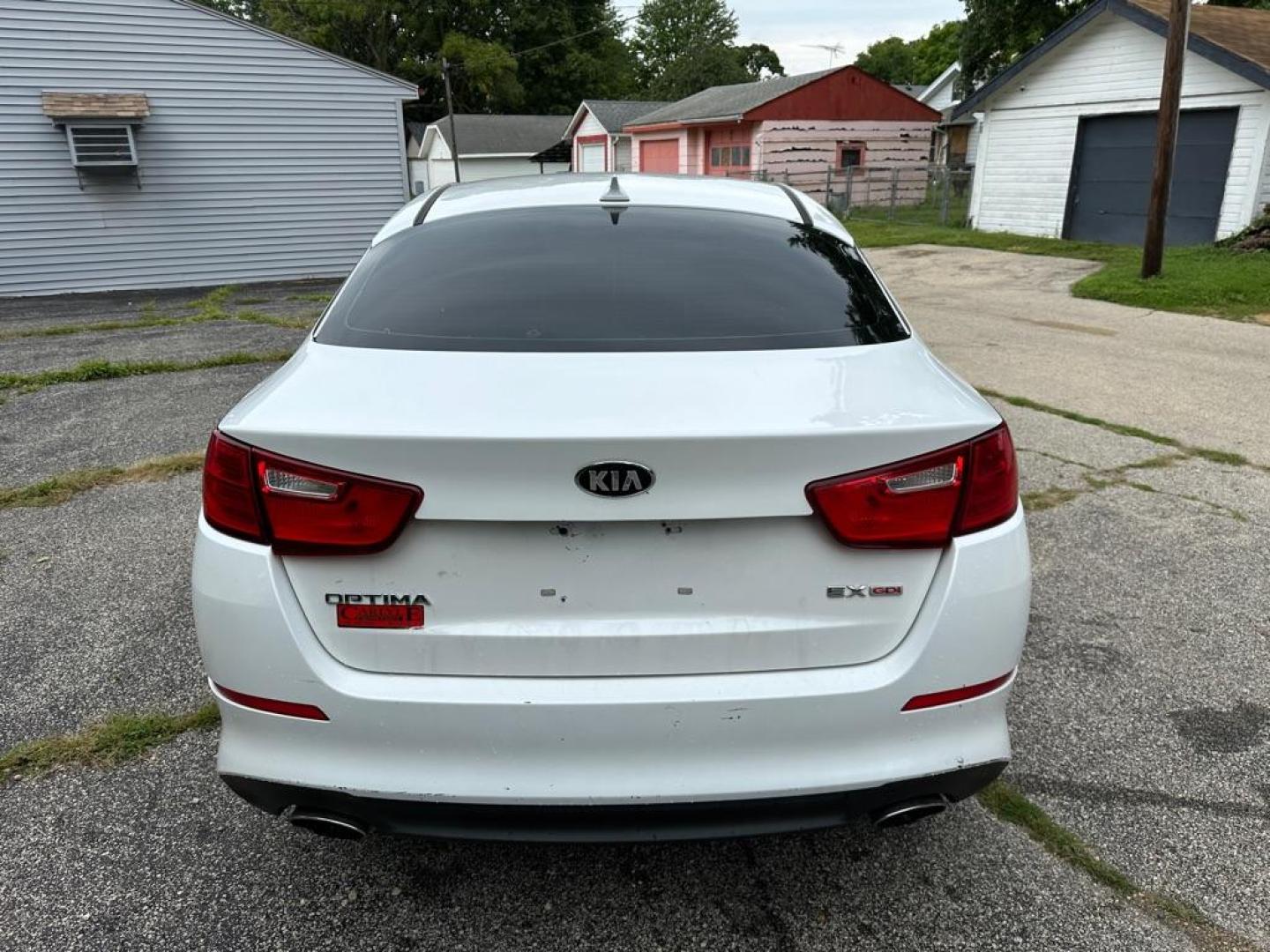 2015 WHITE KIA OPTIMA EX (5XXGN4A73FG) with an 2.4L engine, Automatic transmission, located at 1708 Broadway, Rockford, IL, 61104, (815) 397-5010, 42.252522, -89.069359 - Photo#5