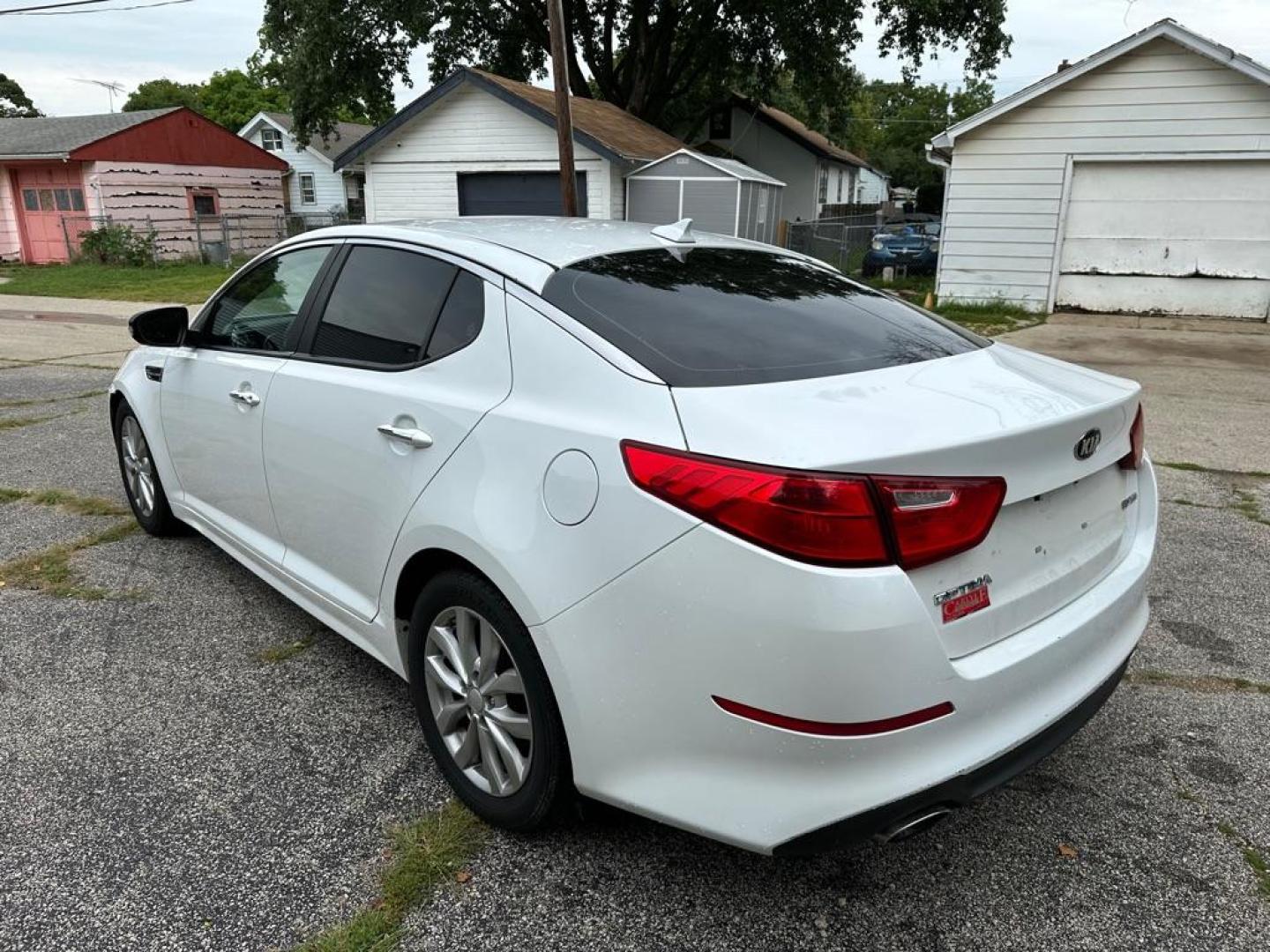 2015 WHITE KIA OPTIMA EX (5XXGN4A73FG) with an 2.4L engine, Automatic transmission, located at 1708 Broadway, Rockford, IL, 61104, (815) 397-5010, 42.252522, -89.069359 - Photo#6