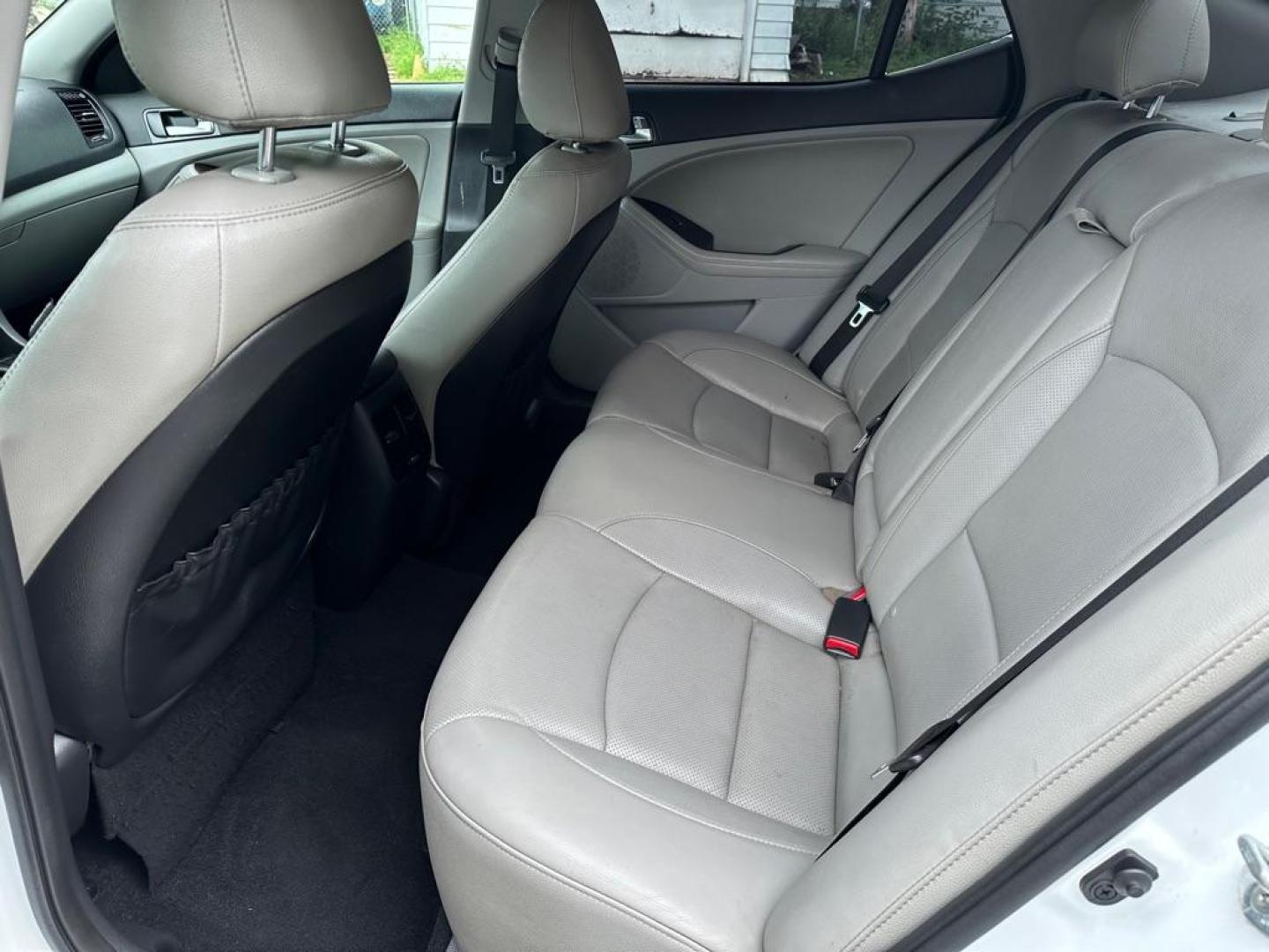 2015 WHITE KIA OPTIMA EX (5XXGN4A73FG) with an 2.4L engine, Automatic transmission, located at 1708 Broadway, Rockford, IL, 61104, (815) 397-5010, 42.252522, -89.069359 - Photo#8