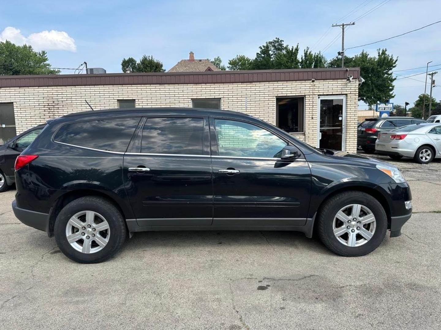 2010 BLACK CHEVROLET TRAVERSE LT (1GNLVGED1AJ) with an 3.6L engine, Automatic transmission, located at 1708 Broadway, Rockford, IL, 61104, (815) 397-5010, 42.252522, -89.069359 - Photo#3