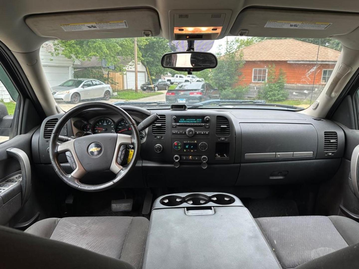 2011 BLUE CHEVROLET SILVERADO 1500 LT (3GCPKSE33BG) with an 5.3L engine, Automatic transmission, located at 1708 Broadway, Rockford, IL, 61104, (815) 397-5010, 42.252522, -89.069359 - Photo#9