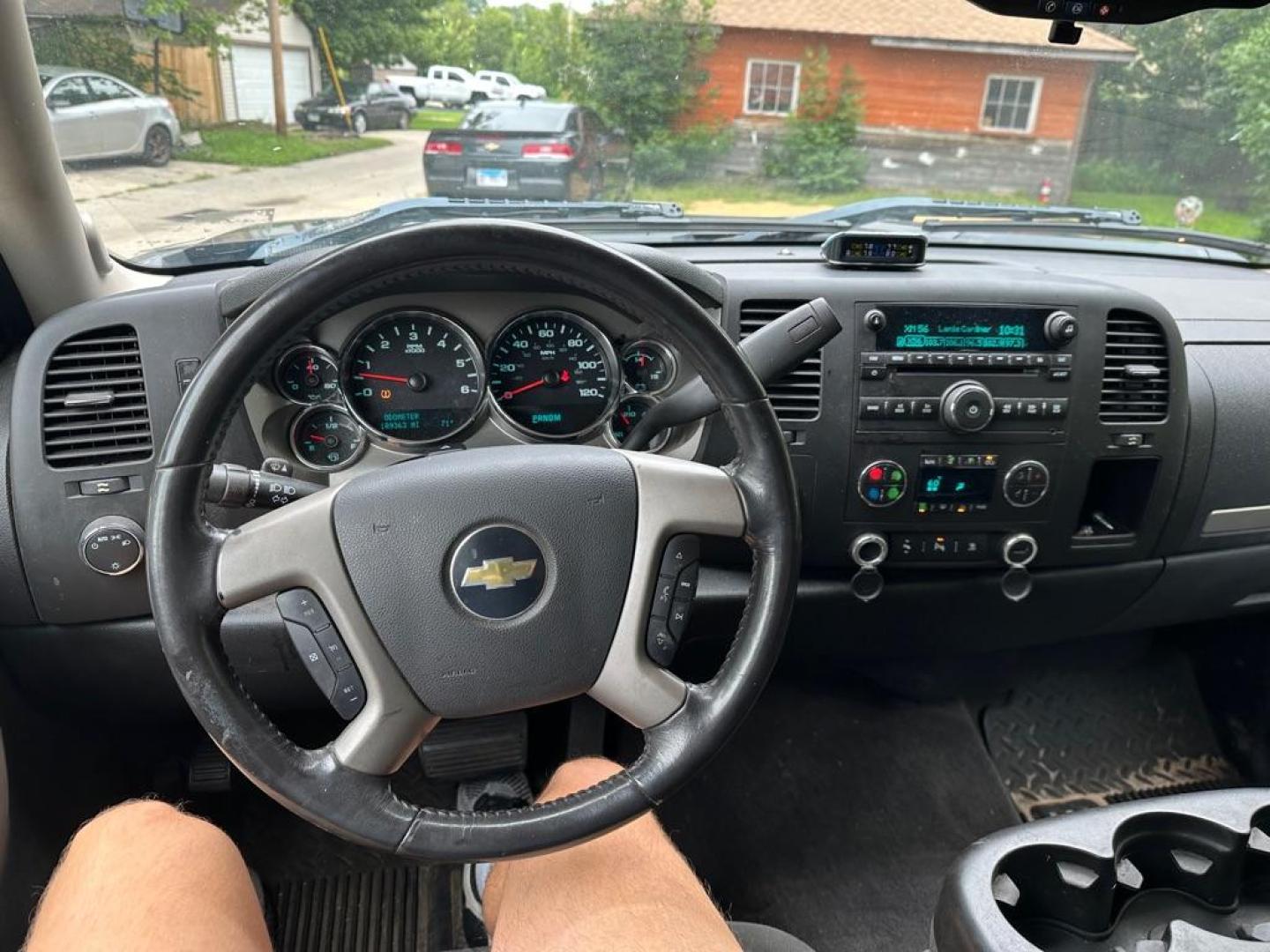 2011 BLUE CHEVROLET SILVERADO 1500 LT (3GCPKSE33BG) with an 5.3L engine, Automatic transmission, located at 1708 Broadway, Rockford, IL, 61104, (815) 397-5010, 42.252522, -89.069359 - Photo#13