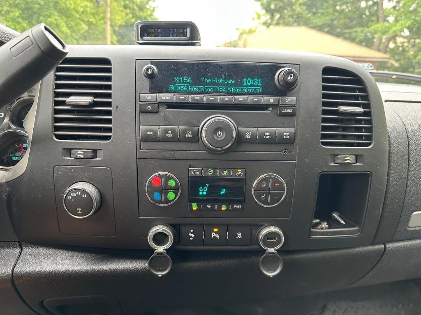 2011 BLUE CHEVROLET SILVERADO 1500 LT (3GCPKSE33BG) with an 5.3L engine, Automatic transmission, located at 1708 Broadway, Rockford, IL, 61104, (815) 397-5010, 42.252522, -89.069359 - Photo#15