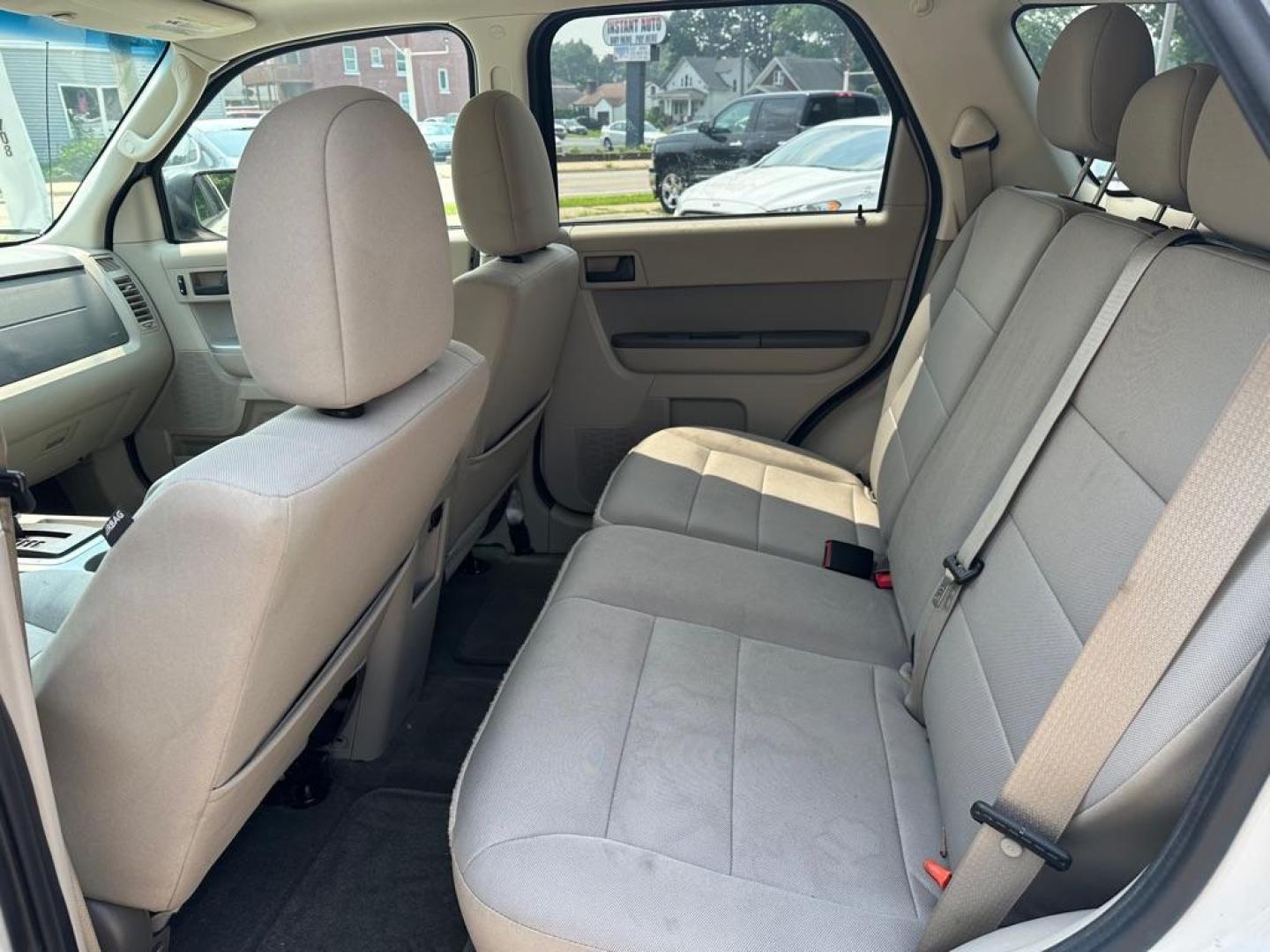 2012 WHITE FORD ESCAPE XLT (1FMCU9DG8CK) with an 3.0L engine, Automatic transmission, located at 1708 Broadway, Rockford, IL, 61104, (815) 397-5010, 42.252522, -89.069359 - Photo#6