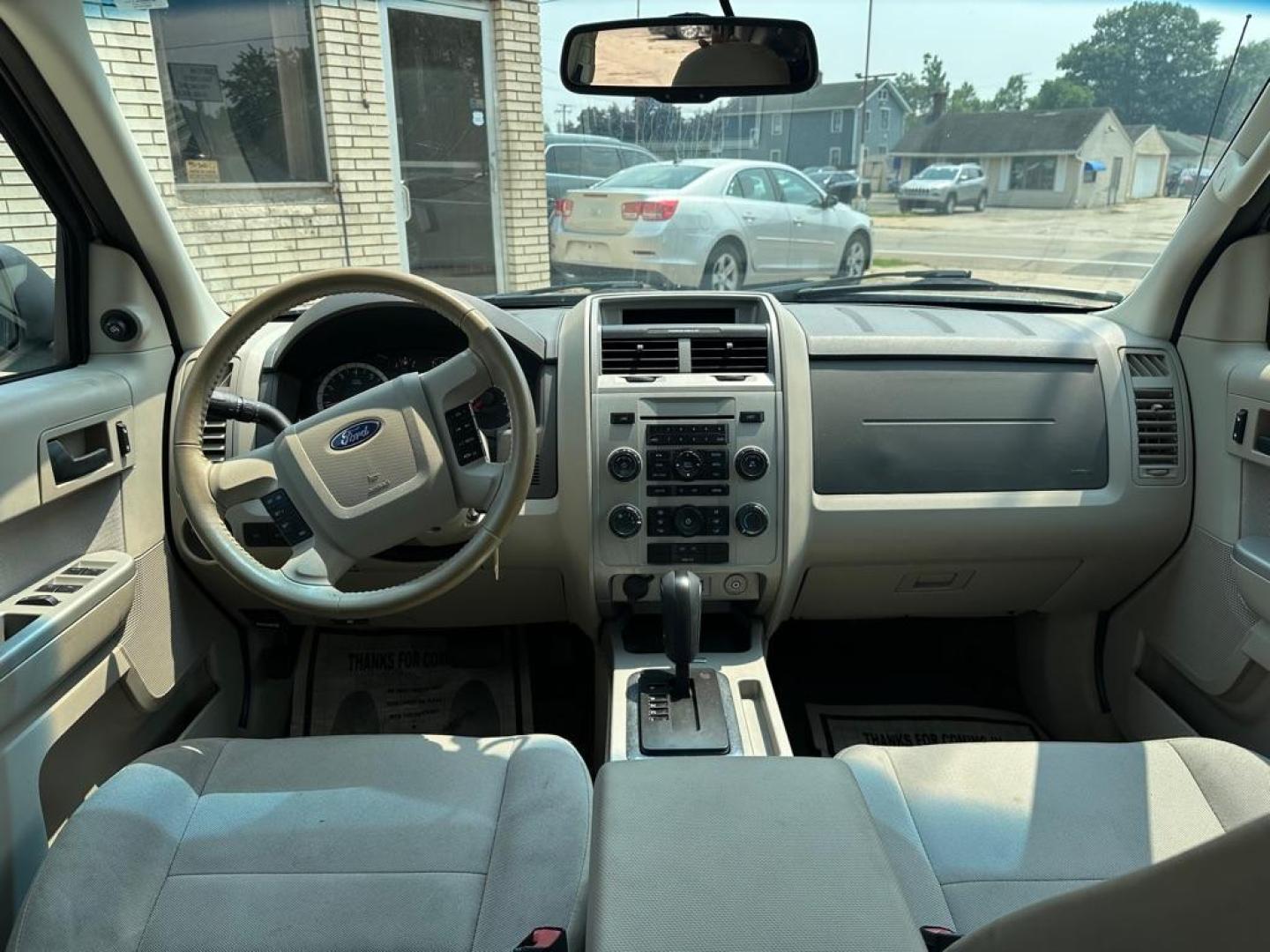 2012 WHITE FORD ESCAPE XLT (1FMCU9DG8CK) with an 3.0L engine, Automatic transmission, located at 1708 Broadway, Rockford, IL, 61104, (815) 397-5010, 42.252522, -89.069359 - Photo#7
