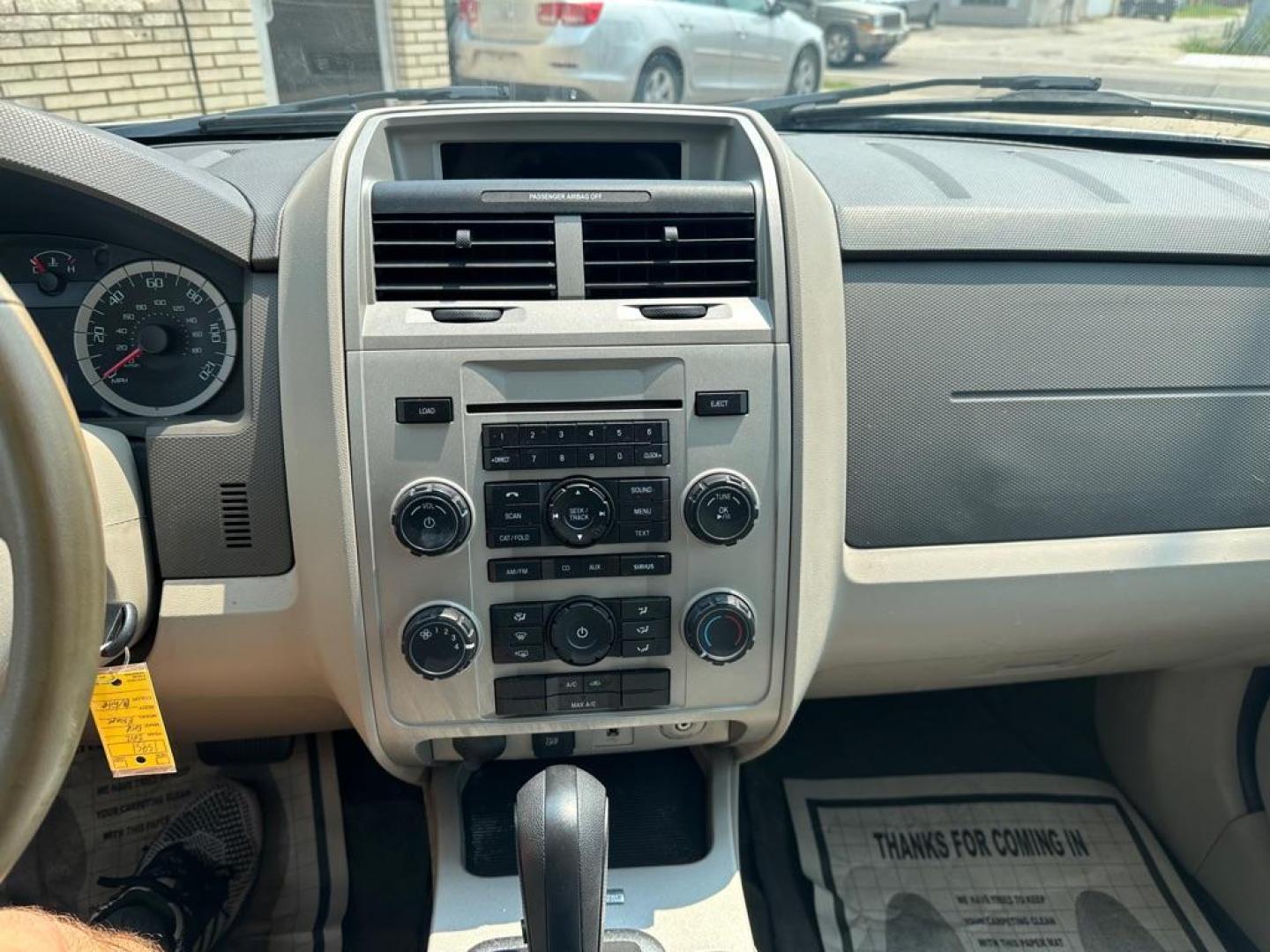 2012 WHITE FORD ESCAPE XLT (1FMCU9DG8CK) with an 3.0L engine, Automatic transmission, located at 1708 Broadway, Rockford, IL, 61104, (815) 397-5010, 42.252522, -89.069359 - Photo#13