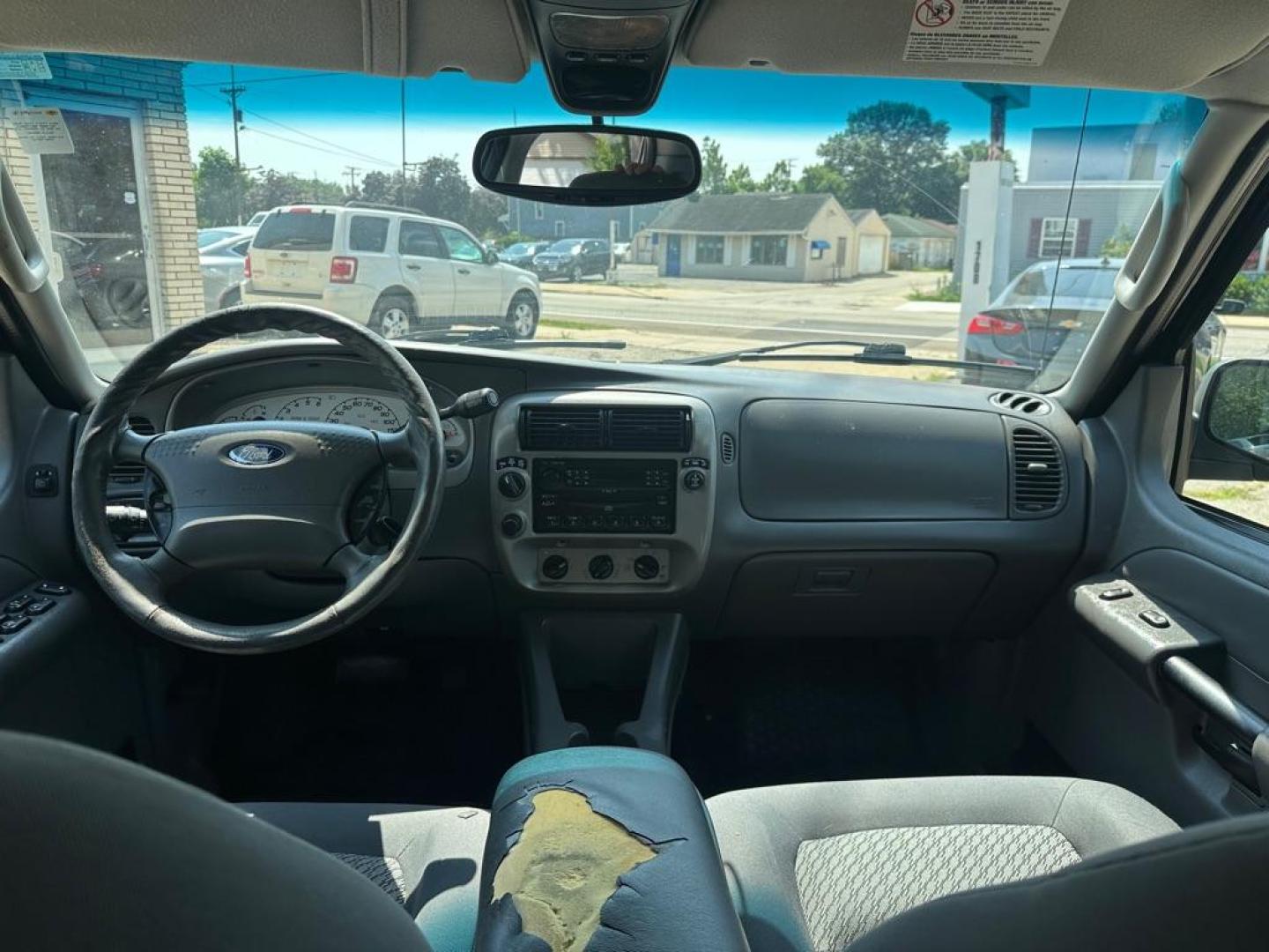 2004 BLACK FORD EXPLORER SPORT (1FMZU77KX4U) with an 4.0L engine, Automatic transmission, located at 1708 Broadway, Rockford, IL, 61104, (815) 397-5010, 42.252522, -89.069359 - Photo#9