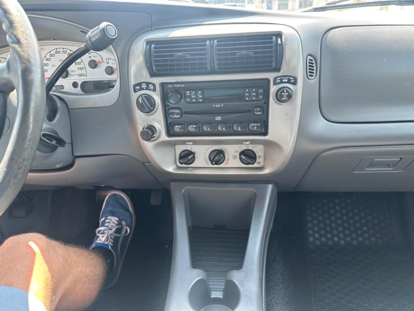 2004 BLACK FORD EXPLORER SPORT (1FMZU77KX4U) with an 4.0L engine, Automatic transmission, located at 1708 Broadway, Rockford, IL, 61104, (815) 397-5010, 42.252522, -89.069359 - Photo#14
