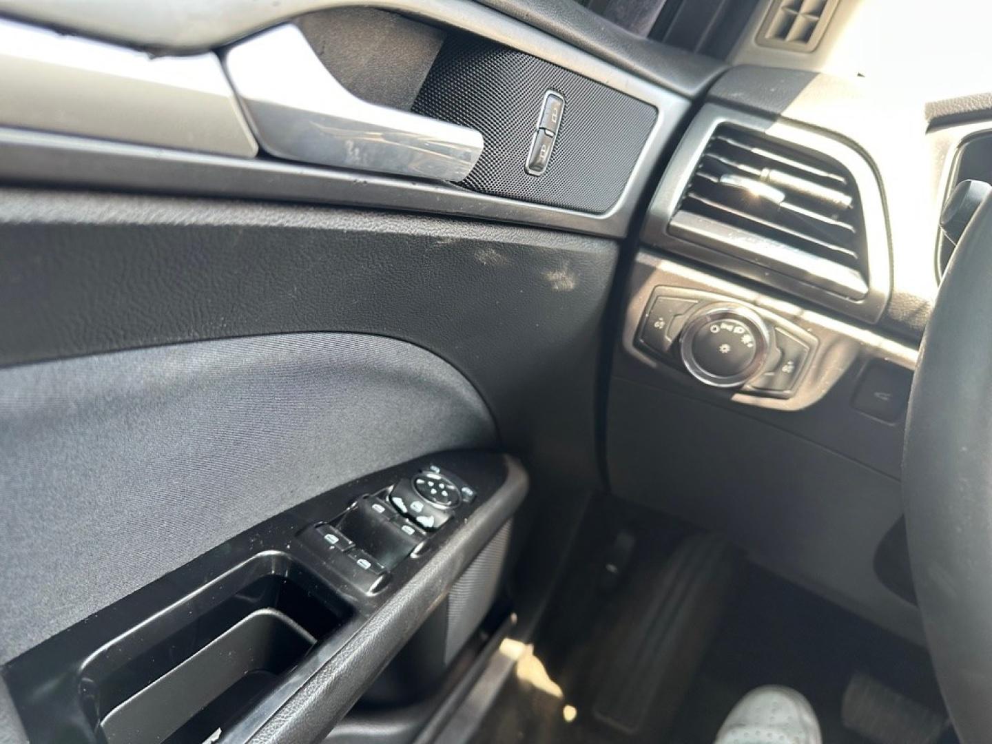 2015 WHITE FORD FUSION SE (3FA6P0H7XFR) with an 2.5L engine, Automatic transmission, located at 1708 Broadway, Rockford, IL, 61104, (815) 397-5010, 42.252522, -89.069359- Photo#15