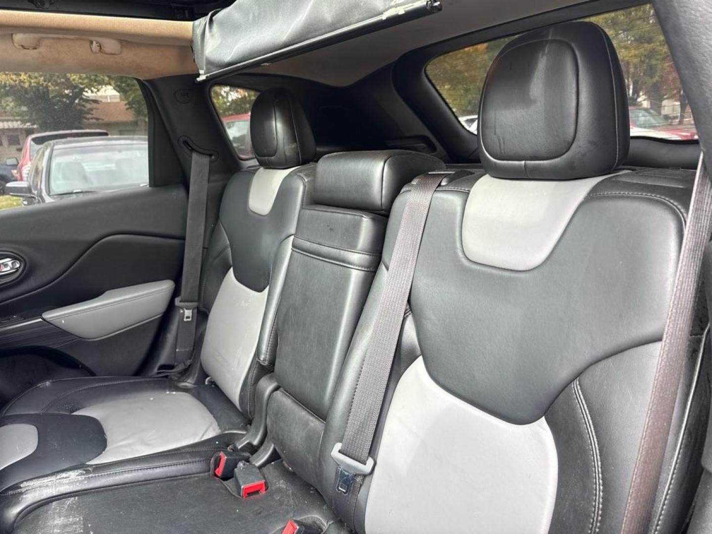 2014 BLACK JEEP CHEROKEE LIMITED (1C4PJMDS7EW) with an 3.2L engine, Automatic transmission, located at 1708 Broadway, Rockford, IL, 61104, (815) 397-5010, 42.252522, -89.069359 - Photo#5