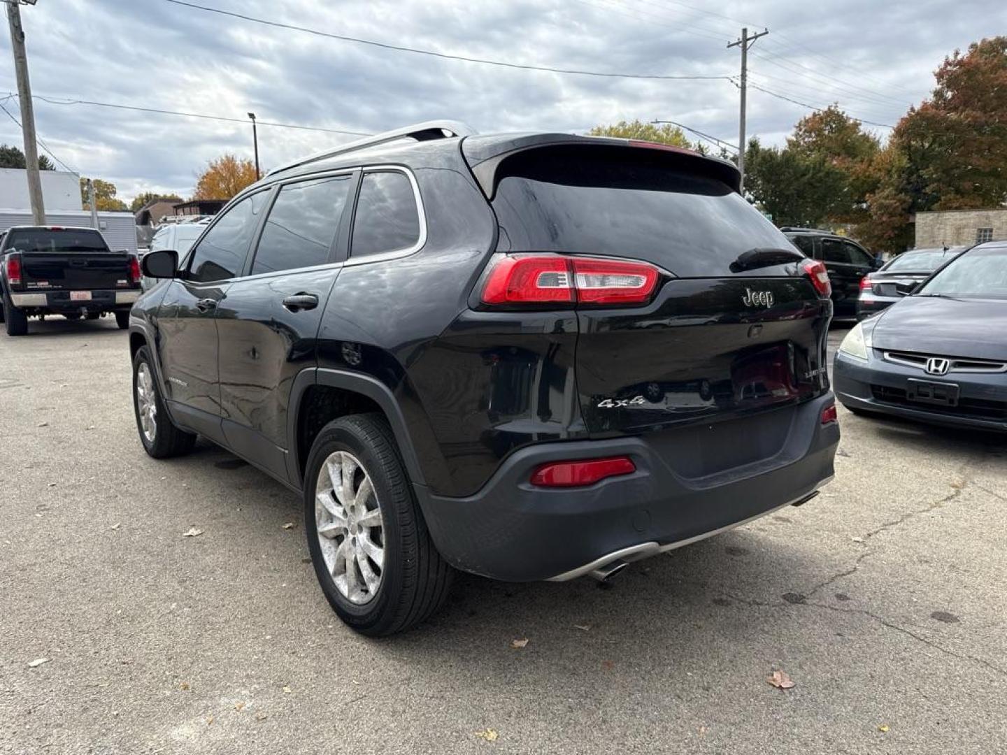 2014 BLACK JEEP CHEROKEE LIMITED (1C4PJMDS7EW) with an 3.2L engine, Automatic transmission, located at 1708 Broadway, Rockford, IL, 61104, (815) 397-5010, 42.252522, -89.069359 - Photo#6