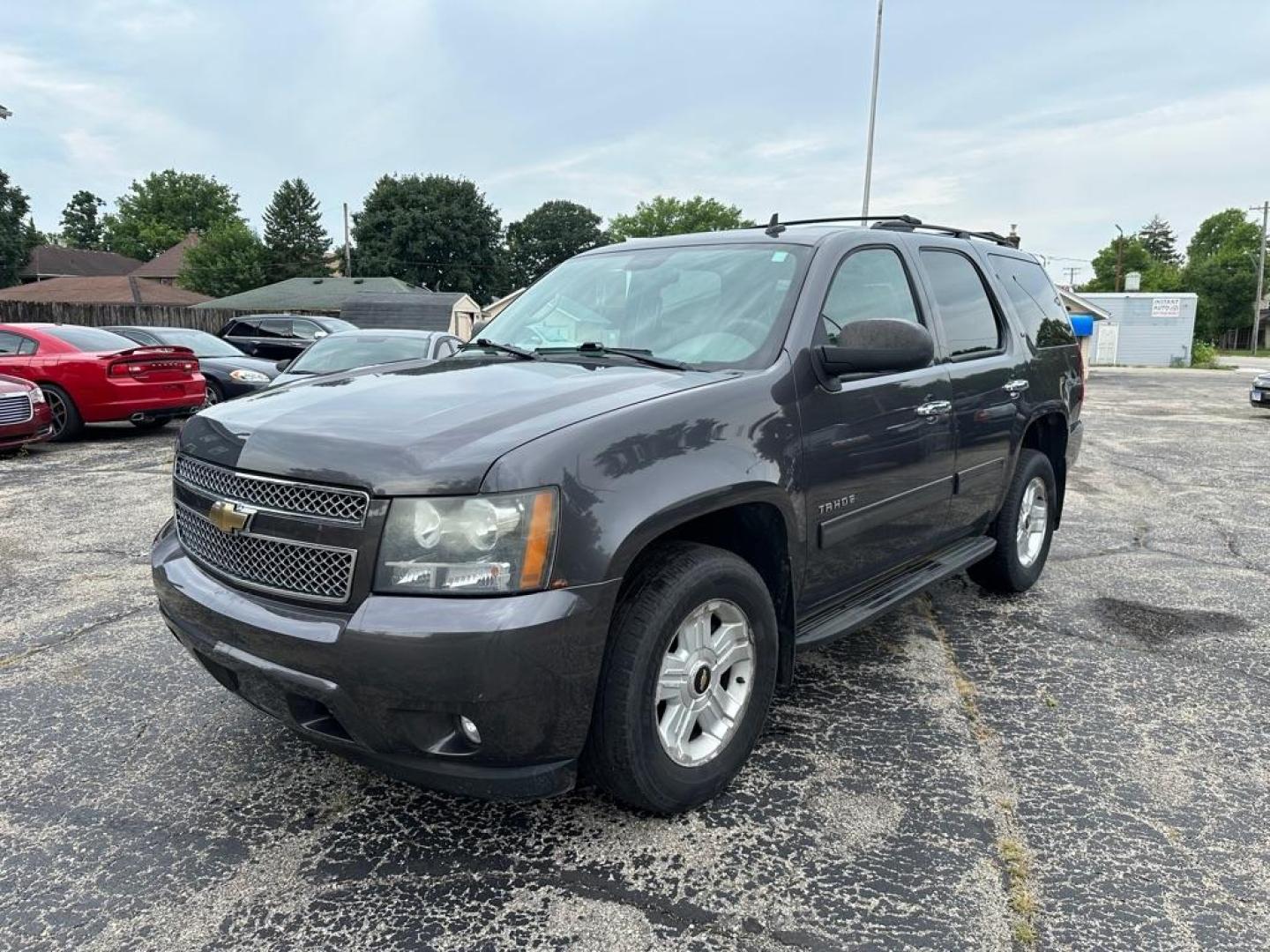 2011 GRAY CHEVROLET TAHOE 1500 LT (1GNSKBE05BR) with an 5.3L engine, Automatic transmission, located at 1708 Broadway, Rockford, IL, 61104, (815) 397-5010, 42.252522, -89.069359 - Photo#0