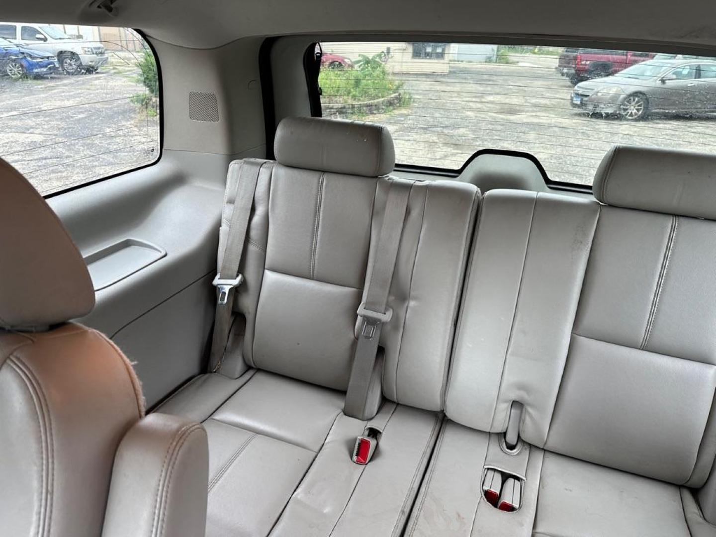 2011 GRAY CHEVROLET TAHOE 1500 LT (1GNSKBE05BR) with an 5.3L engine, Automatic transmission, located at 1708 Broadway, Rockford, IL, 61104, (815) 397-5010, 42.252522, -89.069359 - Photo#9