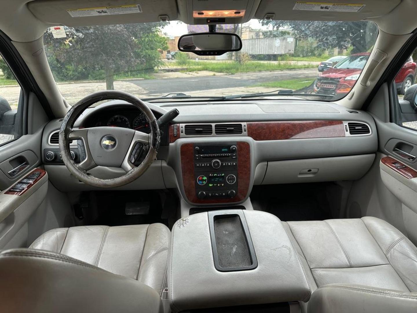 2011 GRAY CHEVROLET TAHOE 1500 LT (1GNSKBE05BR) with an 5.3L engine, Automatic transmission, located at 1708 Broadway, Rockford, IL, 61104, (815) 397-5010, 42.252522, -89.069359 - Photo#10