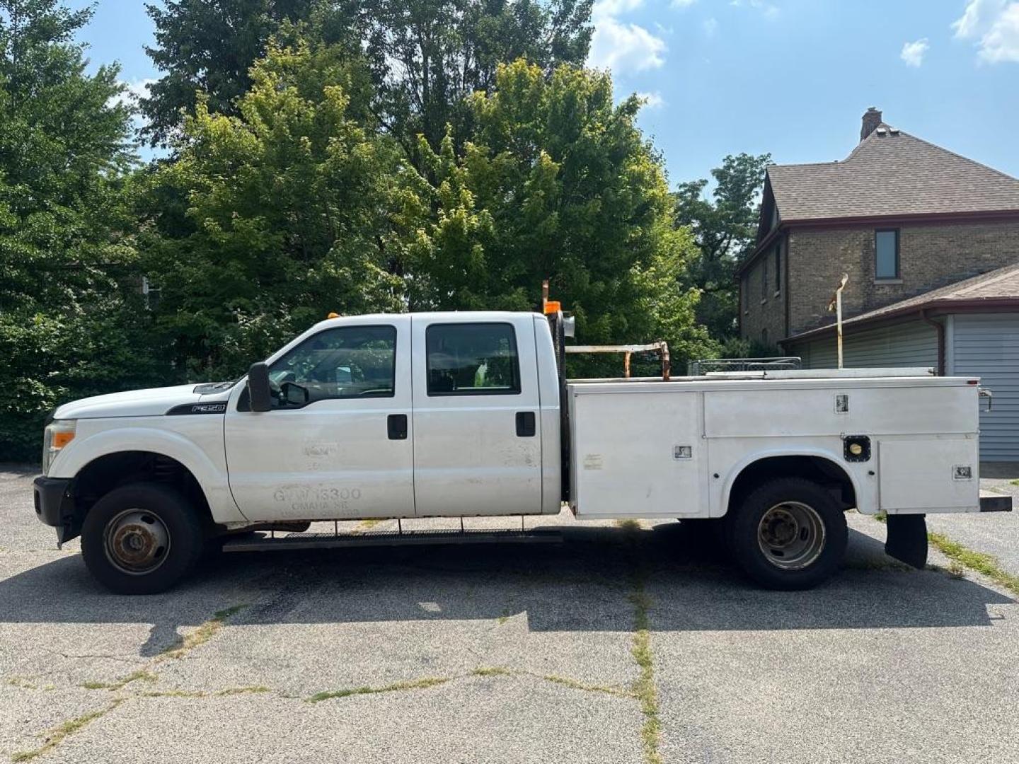 2012 WHITE FORD F350 SUPER DUTY (1FD8W3H62CE) with an 6.2L engine, Automatic transmission, located at 1708 Broadway, Rockford, IL, 61104, (815) 397-5010, 42.252522, -89.069359 - Photo#1