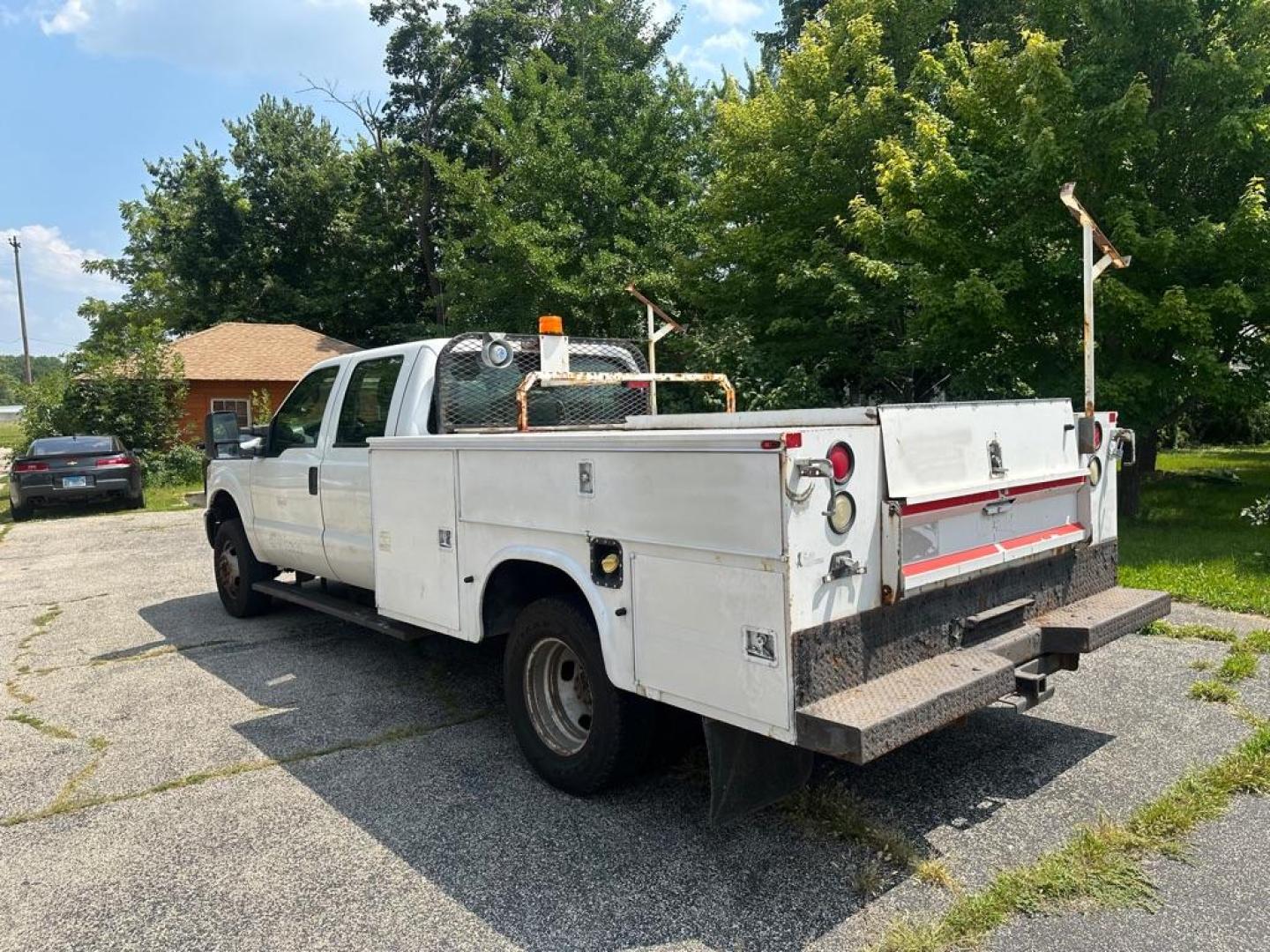 2012 WHITE FORD F350 SUPER DUTY (1FD8W3H62CE) with an 6.2L engine, Automatic transmission, located at 1708 Broadway, Rockford, IL, 61104, (815) 397-5010, 42.252522, -89.069359 - Photo#2