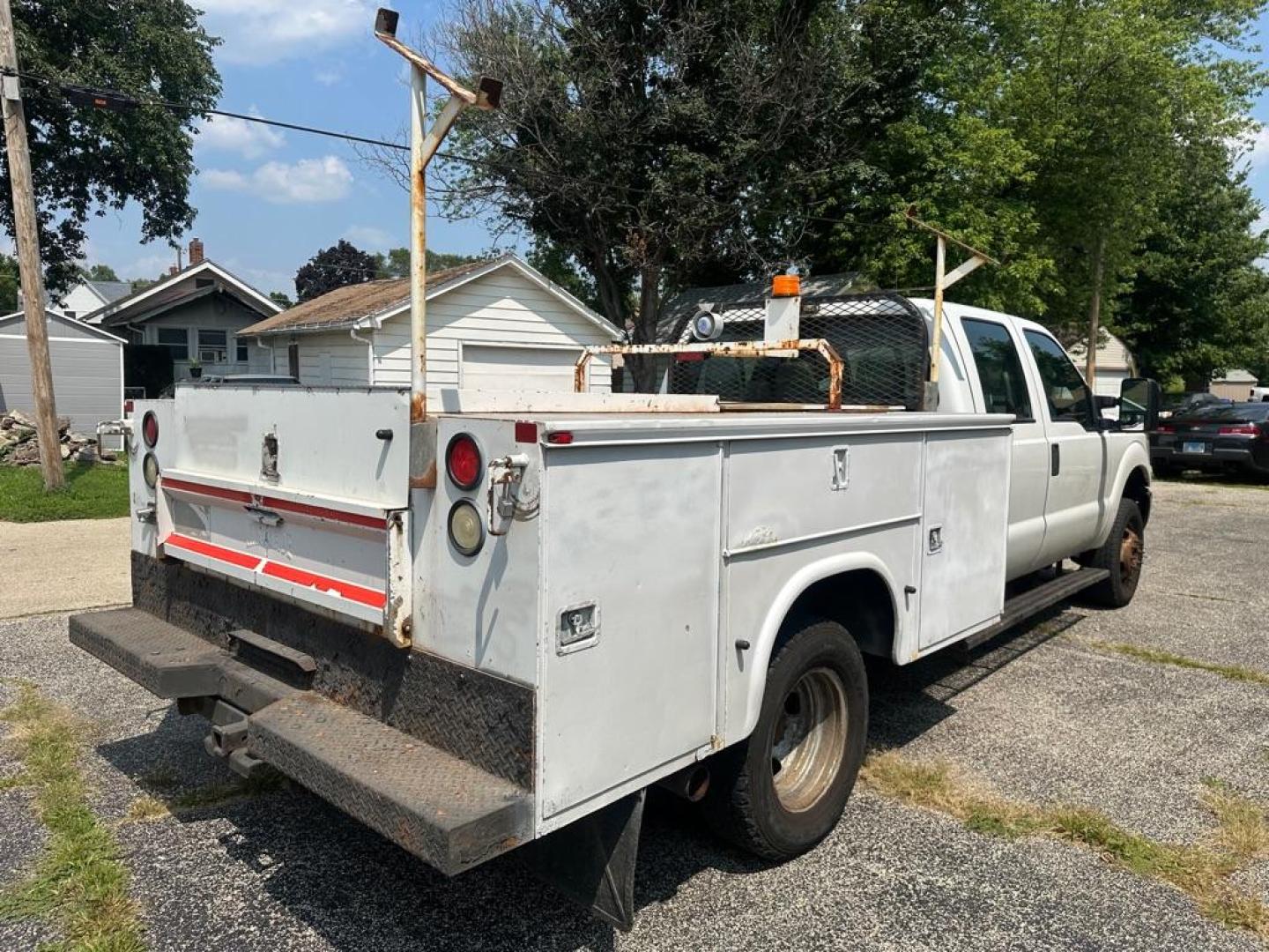 2012 WHITE FORD F350 SUPER DUTY (1FD8W3H62CE) with an 6.2L engine, Automatic transmission, located at 1708 Broadway, Rockford, IL, 61104, (815) 397-5010, 42.252522, -89.069359 - Photo#4