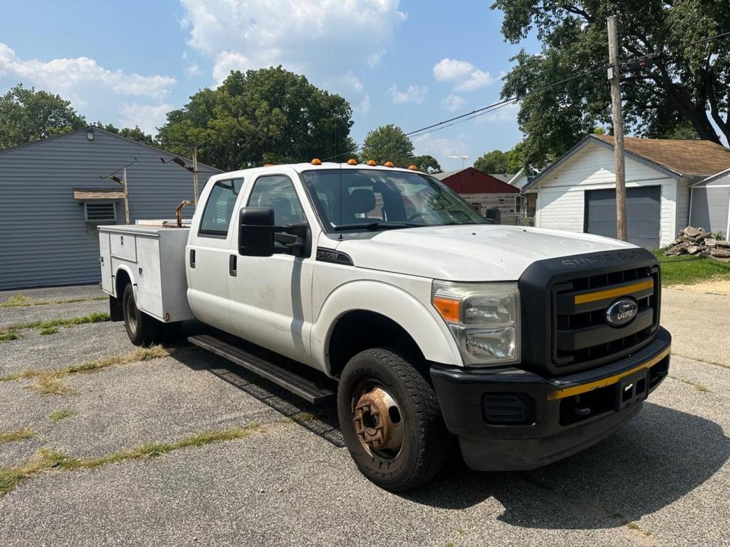 2012 WHITE FORD F350 SUPER DUTY (1FD8W3H62CE) with an 6.2L engine, Automatic transmission, located at 1708 Broadway, Rockford, IL, 61104, (815) 397-5010, 42.252522, -89.069359 - Photo#6