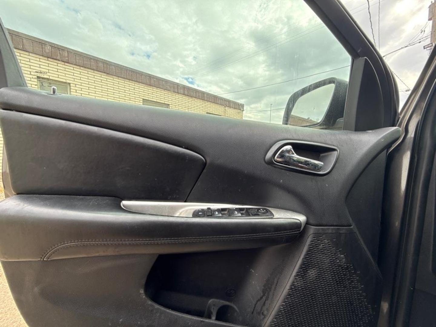 2018 GRAY DODGE JOURNEY SE (3C4PDCAB7JT) with an 2.4L engine, Automatic transmission, located at 1708 Broadway, Rockford, IL, 61104, (815) 397-5010, 42.252522, -89.069359 - Photo#7