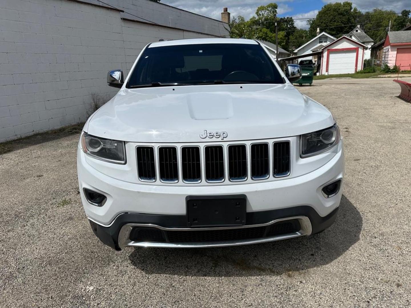 2014 WHITE JEEP GRAND CHEROKEE LIMITED (1C4RJFBG3EC) with an 3.6L engine, Automatic transmission, located at 1708 Broadway, Rockford, IL, 61104, (815) 397-5010, 42.252522, -89.069359 - Photo#1