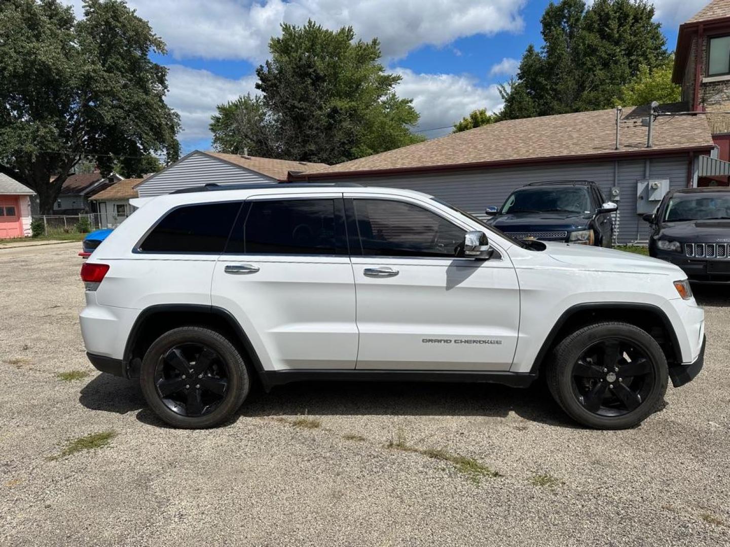 2014 WHITE JEEP GRAND CHEROKEE LIMITED (1C4RJFBG3EC) with an 3.6L engine, Automatic transmission, located at 1708 Broadway, Rockford, IL, 61104, (815) 397-5010, 42.252522, -89.069359 - Photo#3