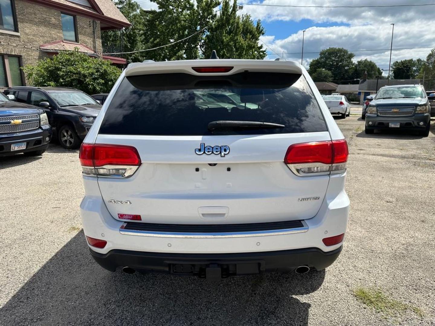 2014 WHITE JEEP GRAND CHEROKEE LIMITED (1C4RJFBG3EC) with an 3.6L engine, Automatic transmission, located at 1708 Broadway, Rockford, IL, 61104, (815) 397-5010, 42.252522, -89.069359 - Photo#5
