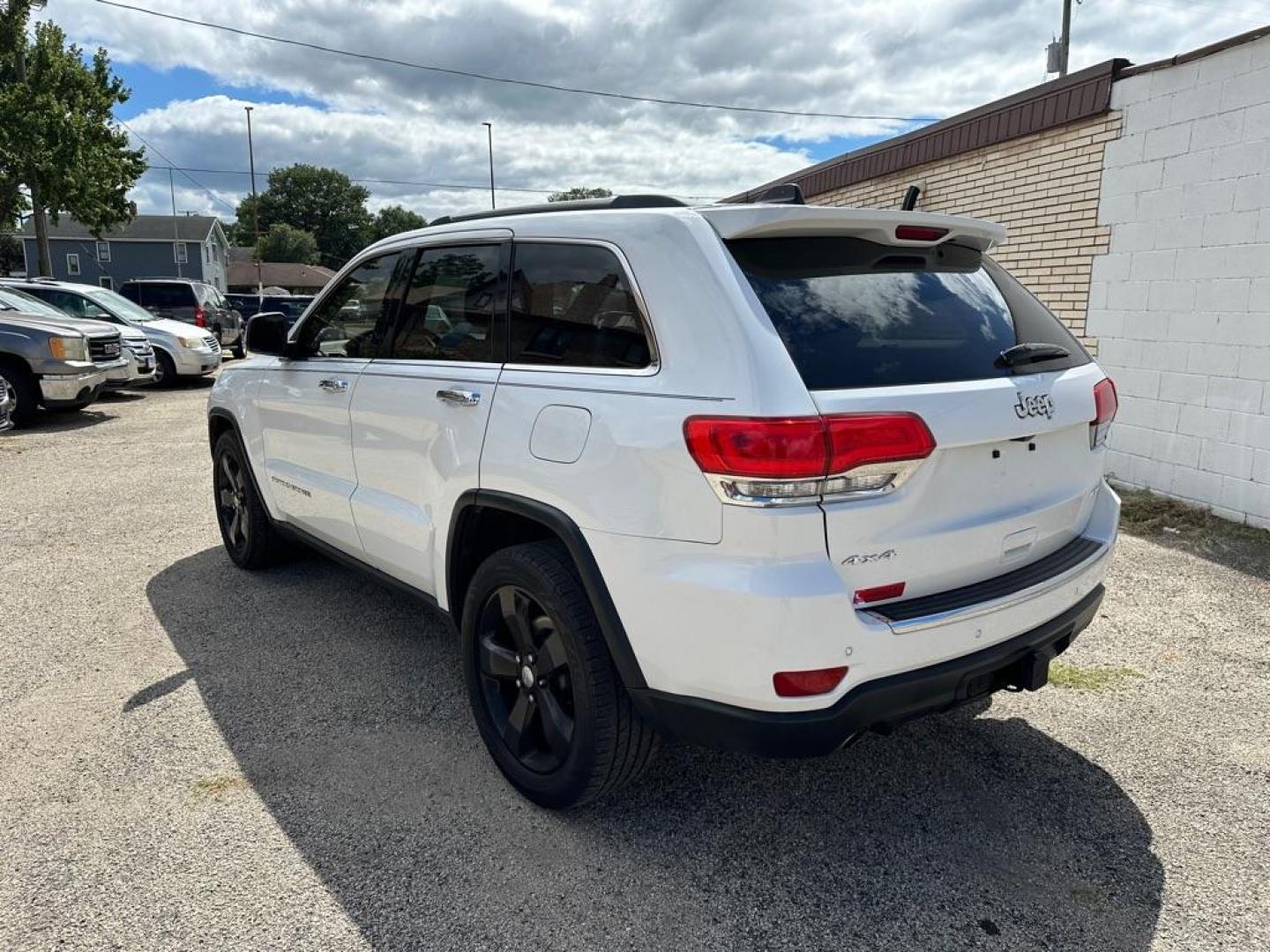 2014 WHITE JEEP GRAND CHEROKEE LIMITED (1C4RJFBG3EC) with an 3.6L engine, Automatic transmission, located at 1708 Broadway, Rockford, IL, 61104, (815) 397-5010, 42.252522, -89.069359 - Photo#6