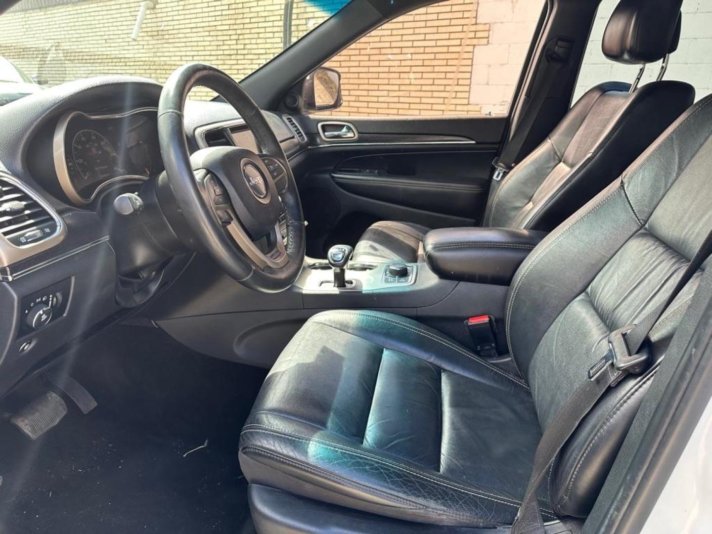 2014 WHITE JEEP GRAND CHEROKEE LIMITED (1C4RJFBG3EC) with an 3.6L engine, Automatic transmission, located at 1708 Broadway, Rockford, IL, 61104, (815) 397-5010, 42.252522, -89.069359 - Photo#13