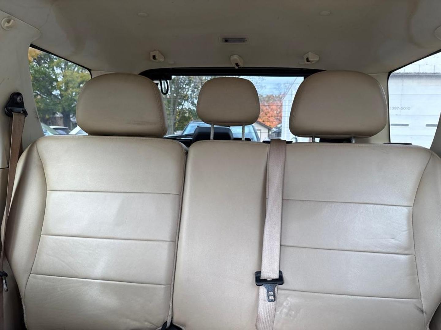 2011 GRAY FORD ESCAPE LIMITED (1FMCU0E72BK) with an 2.5L engine, Automatic transmission, located at 1708 Broadway, Rockford, IL, 61104, (815) 397-5010, 42.252522, -89.069359 - Photo#4