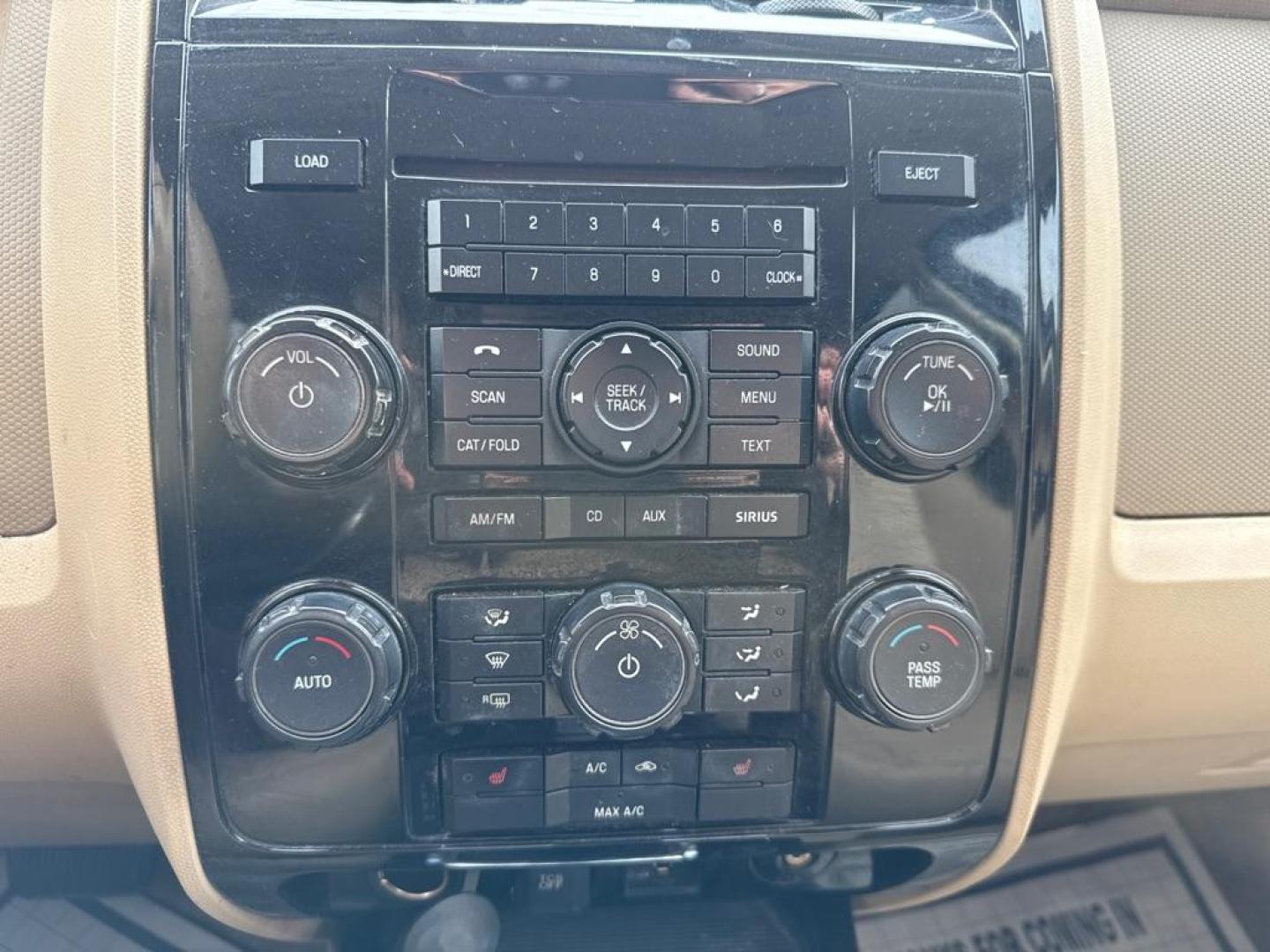 2011 GRAY FORD ESCAPE LIMITED (1FMCU0E72BK) with an 2.5L engine, Automatic transmission, located at 1708 Broadway, Rockford, IL, 61104, (815) 397-5010, 42.252522, -89.069359 - Photo#8