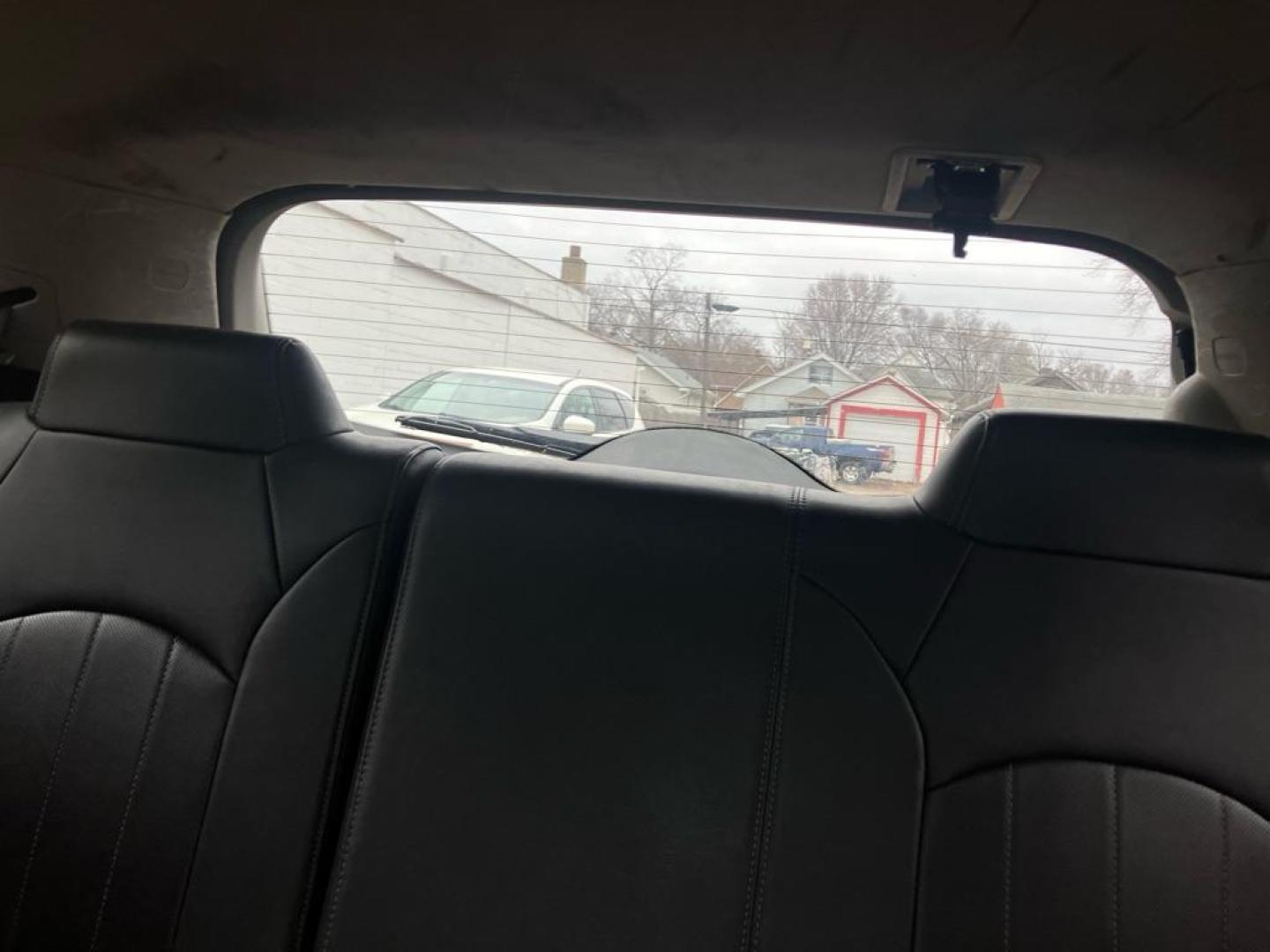 2017 GRAY BUICK ENCLAVE (5GAKRBKD0HJ) with an 3.6L engine, Automatic transmission, located at 1708 Broadway, Rockford, IL, 61104, (815) 397-5010, 42.252522, -89.069359 - Photo#4