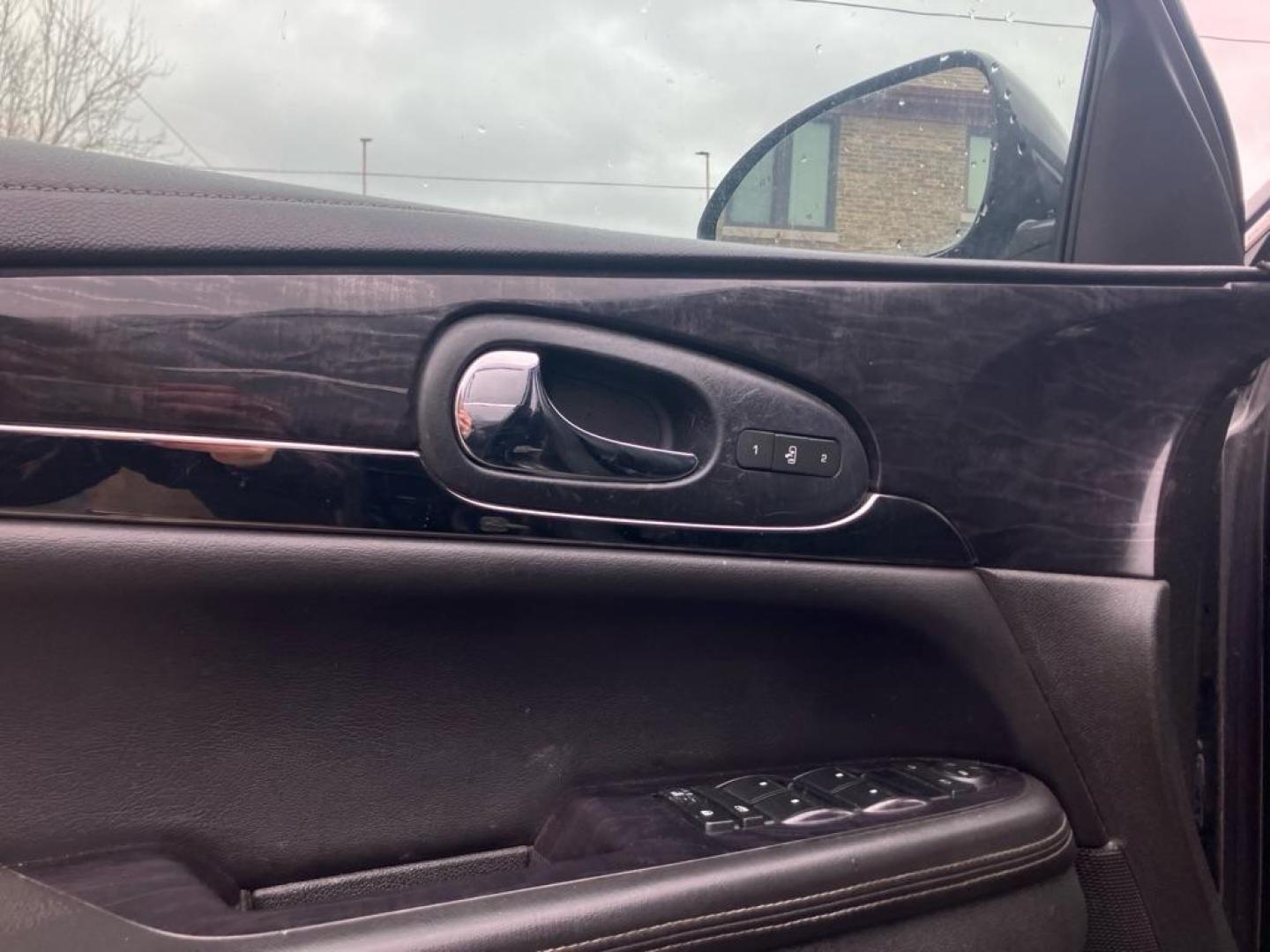 2017 GRAY BUICK ENCLAVE (5GAKRBKD0HJ) with an 3.6L engine, Automatic transmission, located at 1708 Broadway, Rockford, IL, 61104, (815) 397-5010, 42.252522, -89.069359 - Photo#7