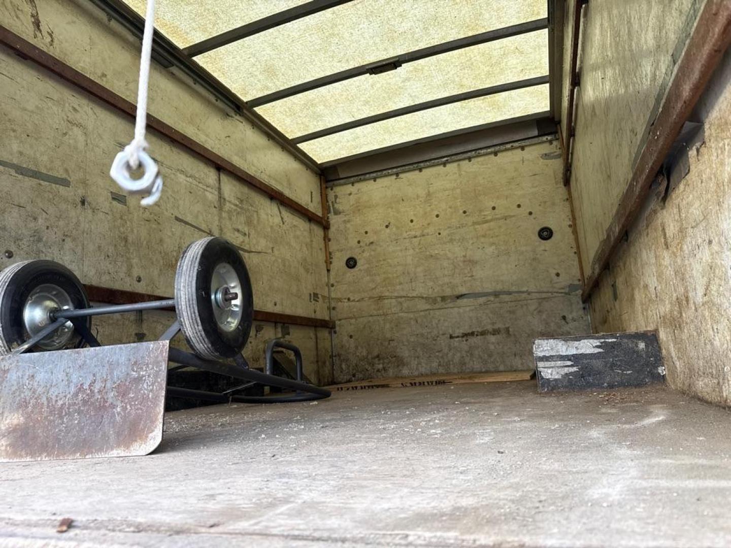 2010 YELLOW GMC SAVANA CUTAWAY G3500 (1GD1G2BA4A1) with an 4.8L engine, Automatic transmission, located at 1708 Broadway, Rockford, IL, 61104, (815) 397-5010, 42.252522, -89.069359 - Photo#4