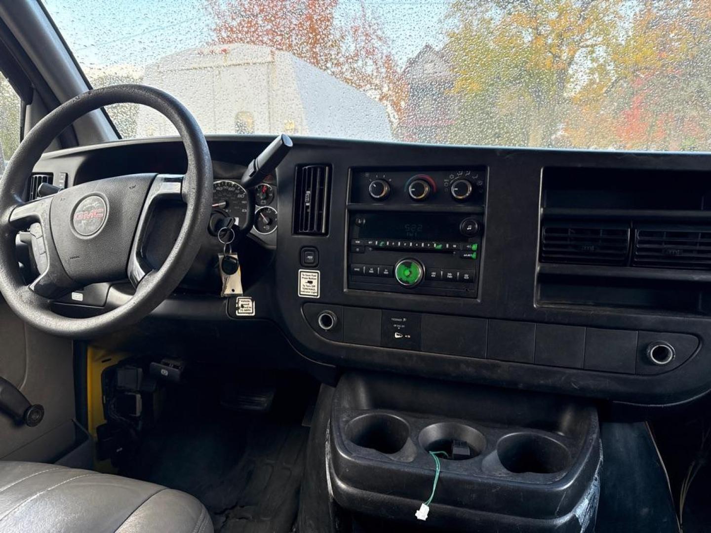 2010 YELLOW GMC SAVANA CUTAWAY G3500 (1GD1G2BA4A1) with an 4.8L engine, Automatic transmission, located at 1708 Broadway, Rockford, IL, 61104, (815) 397-5010, 42.252522, -89.069359 - Photo#5