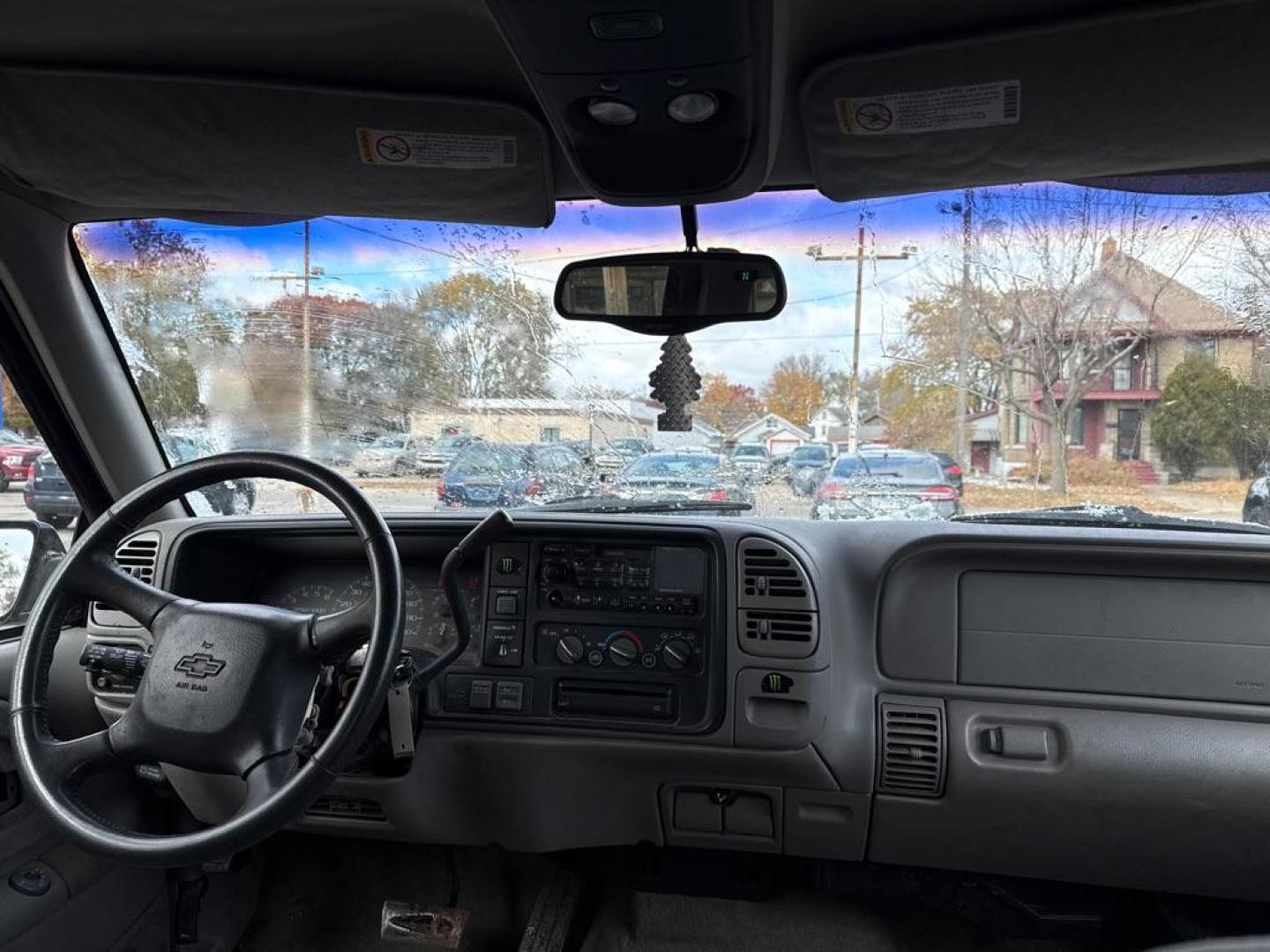 1998 BLACK CHEVROLET GMT-400 K1500 (2GCEK19R4W1) with an 5.7L engine, Automatic transmission, located at 1708 Broadway, Rockford, IL, 61104, (815) 397-5010, 42.252522, -89.069359 - Photo#5