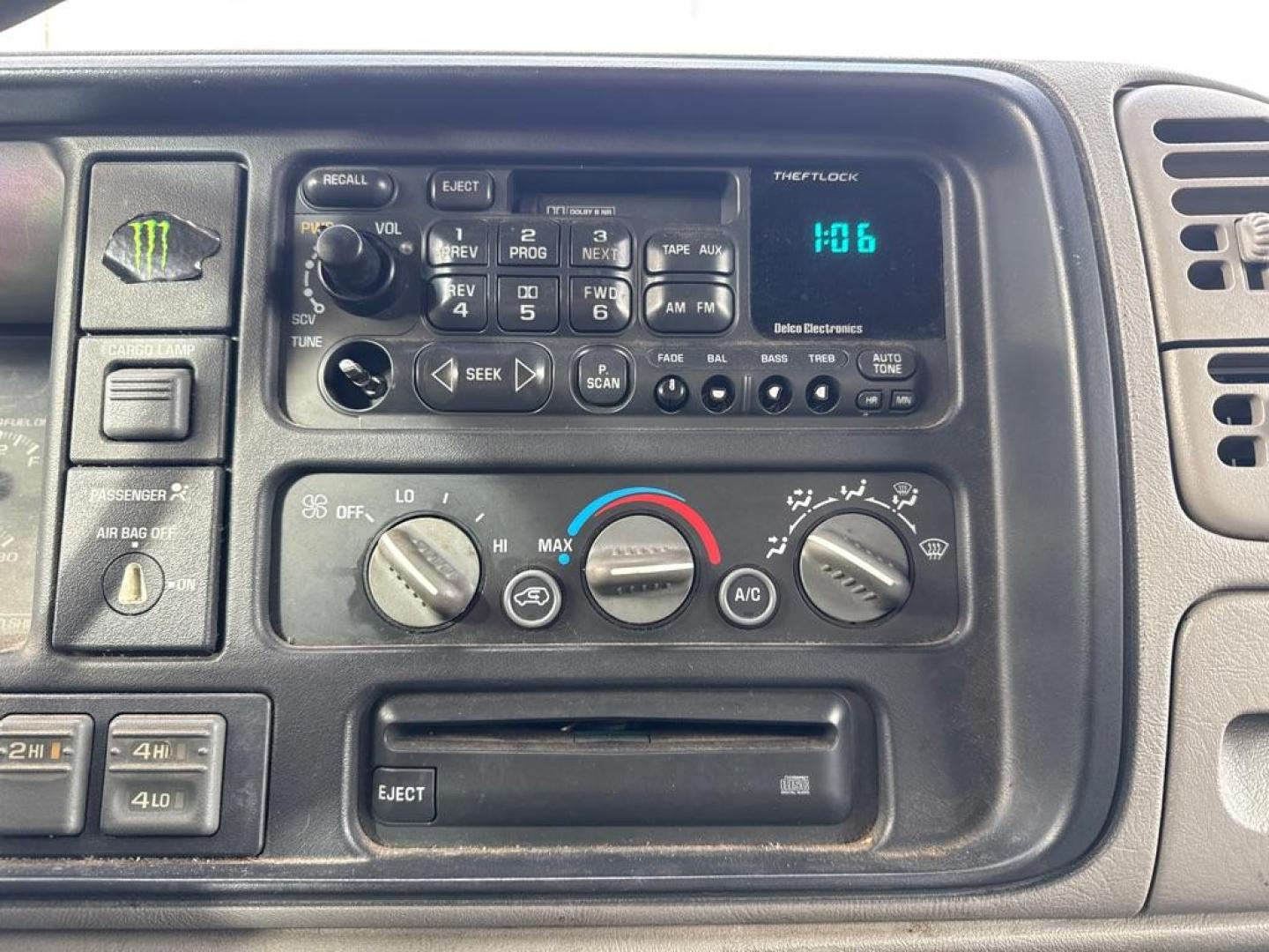 1998 BLACK CHEVROLET GMT-400 K1500 (2GCEK19R4W1) with an 5.7L engine, Automatic transmission, located at 1708 Broadway, Rockford, IL, 61104, (815) 397-5010, 42.252522, -89.069359 - Photo#8